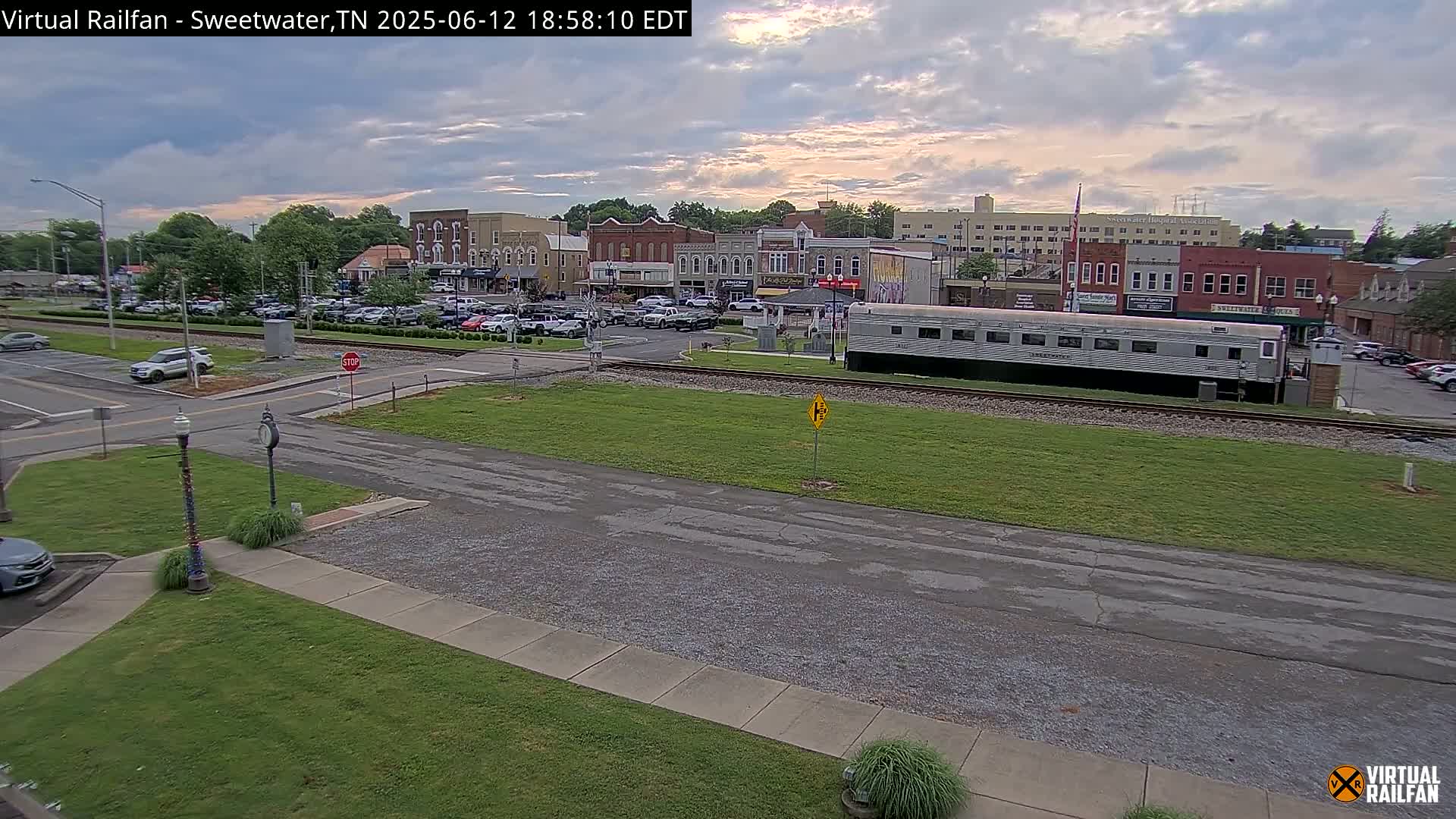 Sweetwater City & Railroad/Traincar Live Cam - Sweetwater, Monroe, Tennessee, USA | Virtual Railfan  LIVE ! 2025-03-15 15:33