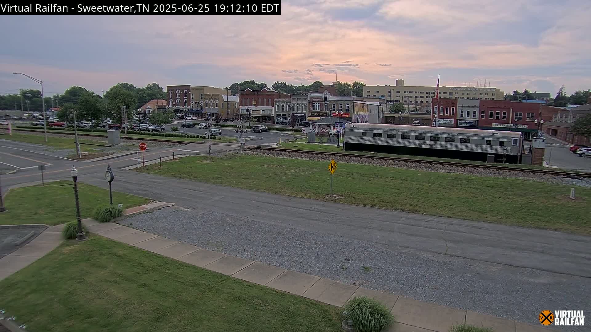 Sweetwater City & Railroad/Traincar Live Cam - Sweetwater, Monroe, Tennessee, USA | Virtual Railfan  LIVE ! 2025-03-15 15:33