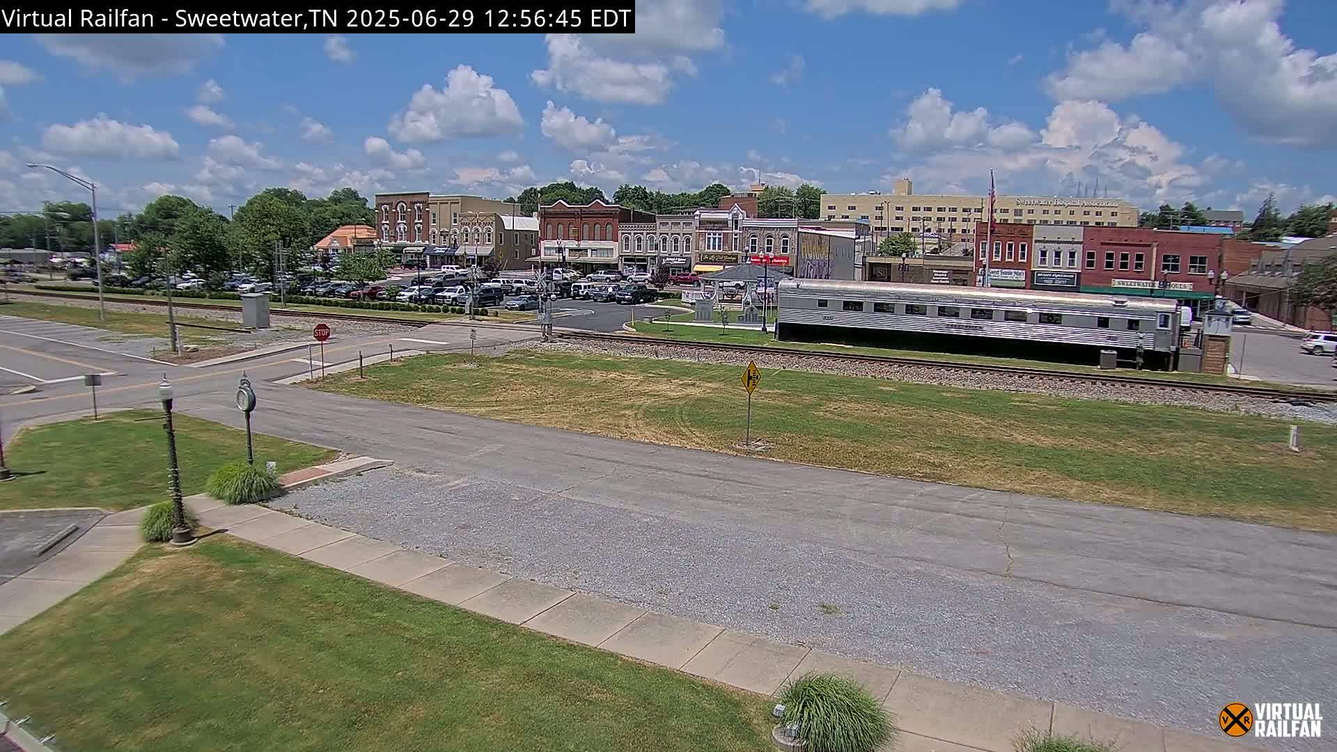 Sweetwater City & Railroad/Traincar Live Cam - Sweetwater, Monroe, Tennessee, USA | Virtual Railfan  LIVE ! 2025-03-15 15:33