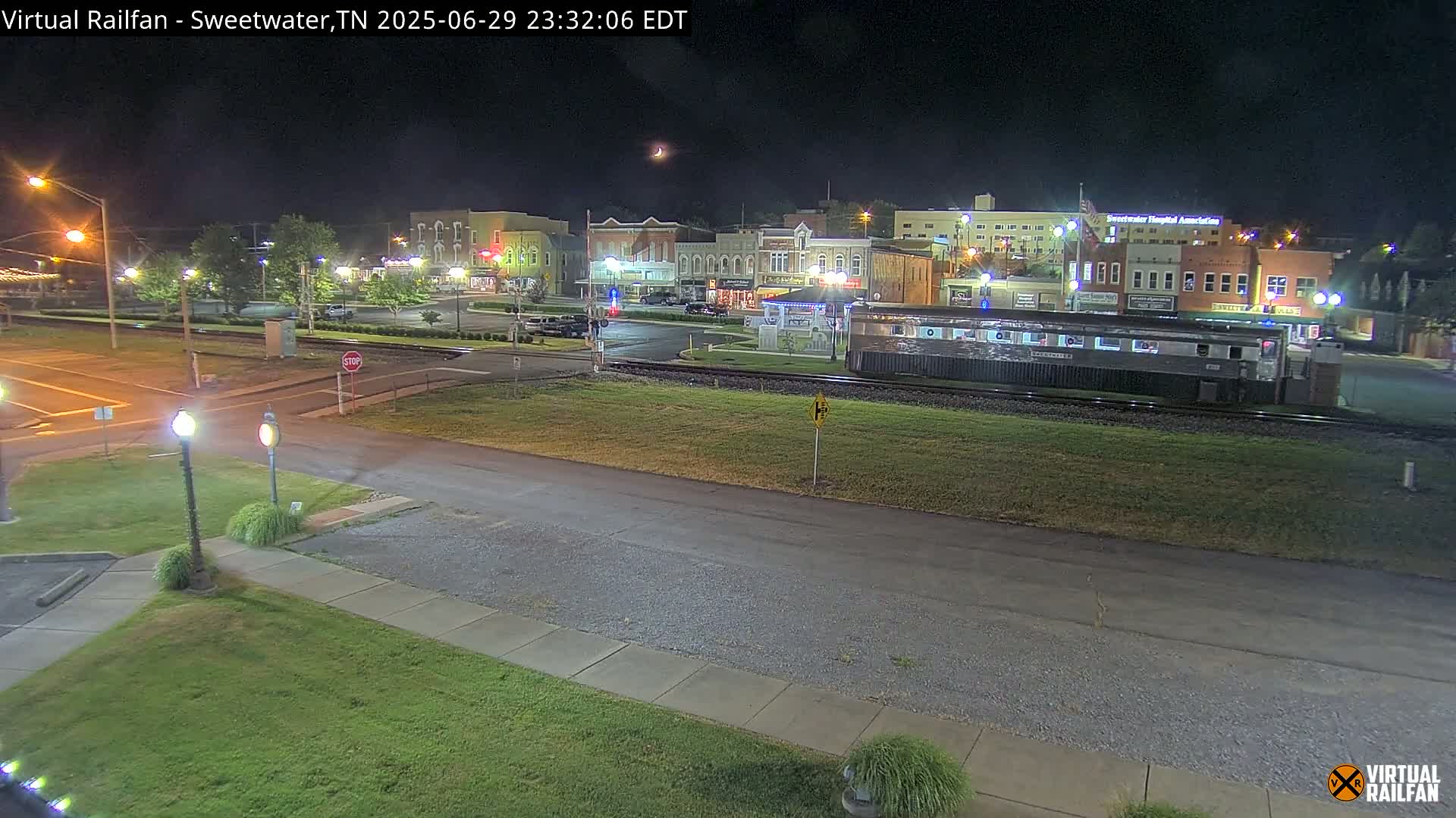 Sweetwater City & Railroad/Traincar Live Cam - Sweetwater, Monroe, Tennessee, USA | Virtual Railfan  LIVE ! 2025-03-15 15:33