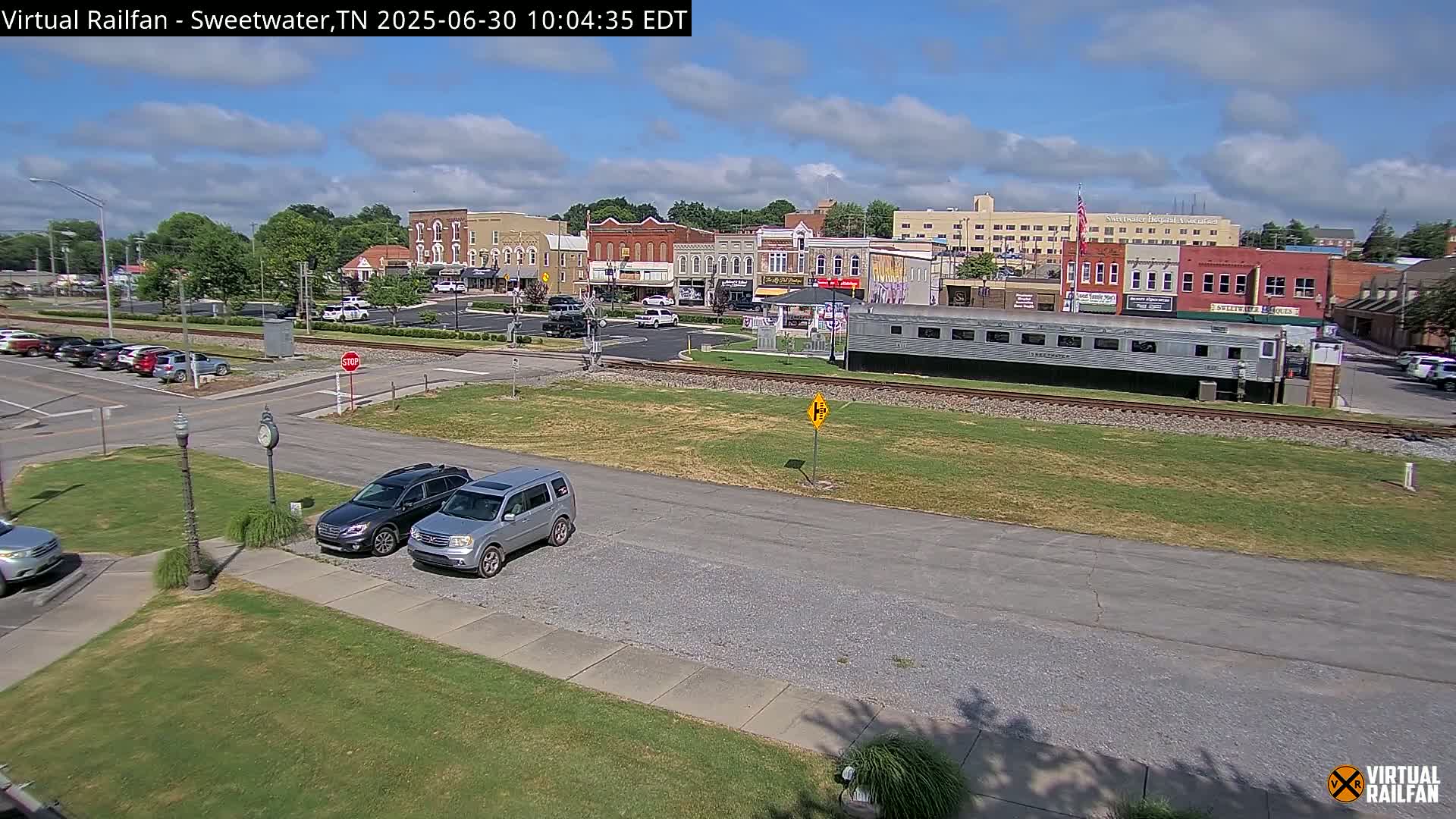 Sweetwater City & Railroad/Traincar Live Cam - Sweetwater, Monroe, Tennessee, USA | Virtual Railfan  LIVE ! 2025-03-15 15:33