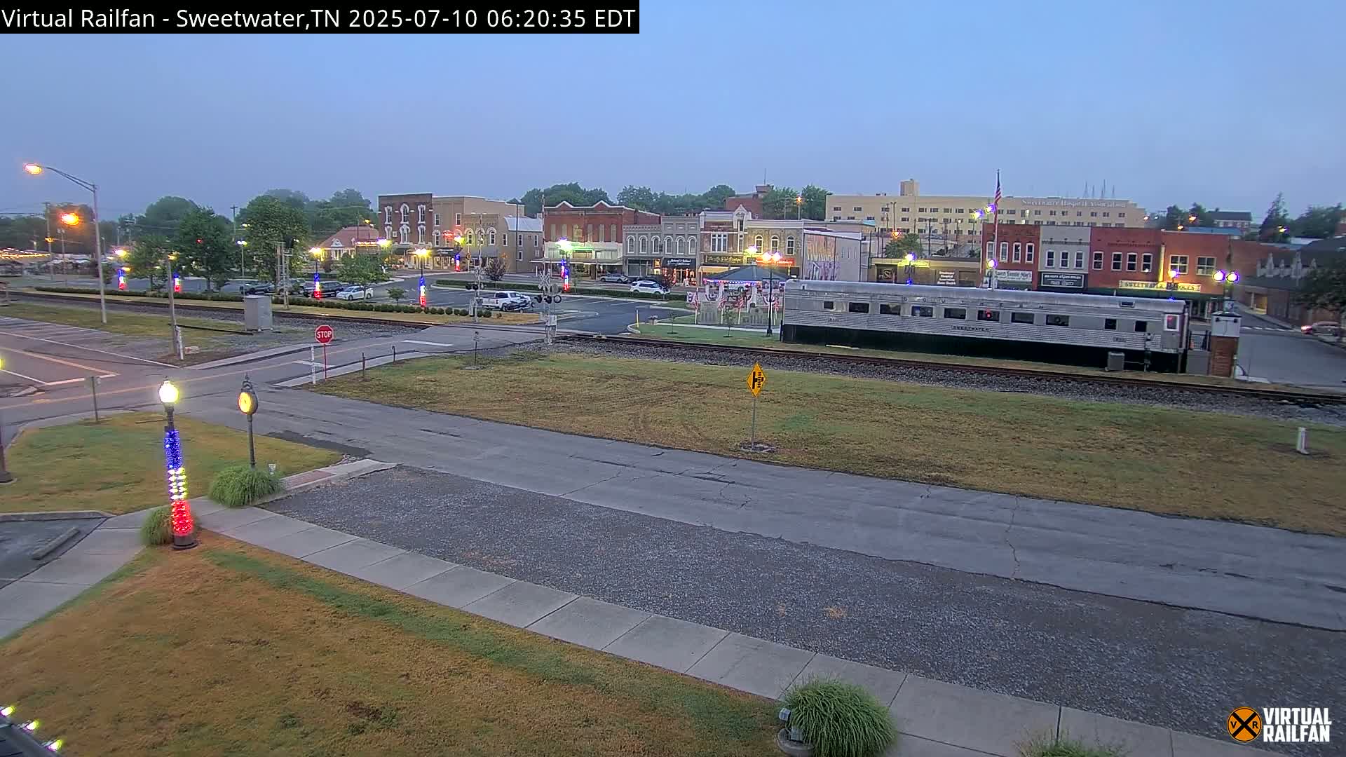 Sweetwater City & Railroad/Traincar Live Cam - Sweetwater, Monroe, Tennessee, USA | Virtual Railfan  LIVE ! 2025-03-15 15:33