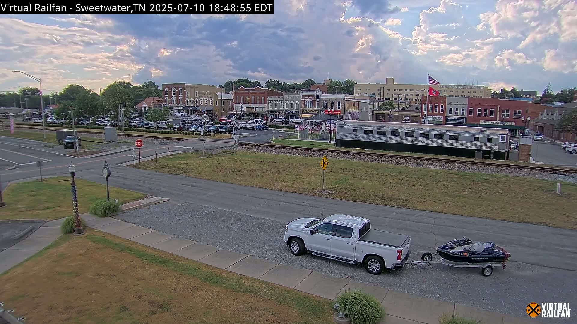 Sweetwater City & Railroad/Traincar Live Cam - Sweetwater, Monroe, Tennessee, USA | Virtual Railfan  LIVE ! 2025-03-15 15:33