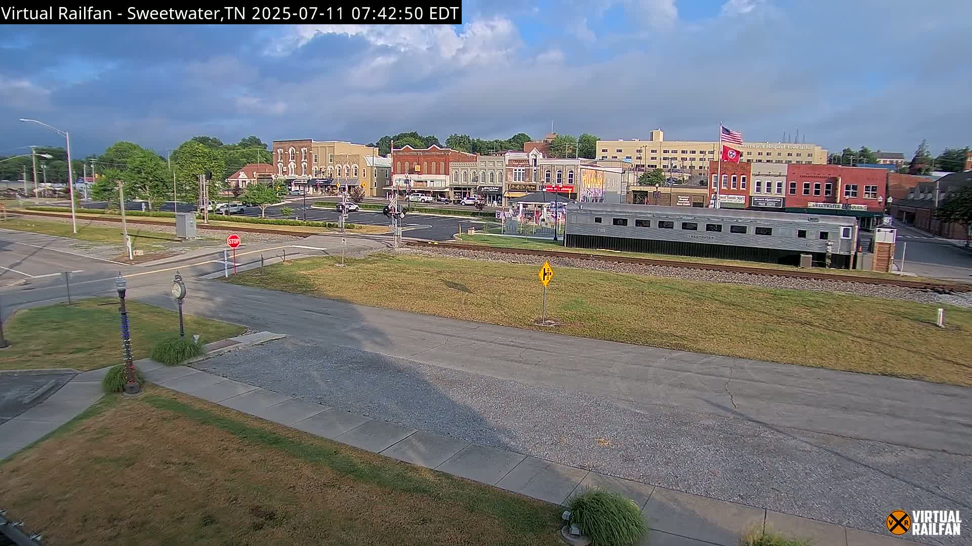 Sweetwater City & Railroad/Traincar Live Cam - Sweetwater, Monroe, Tennessee, USA | Virtual Railfan  LIVE ! 2025-03-15 15:33