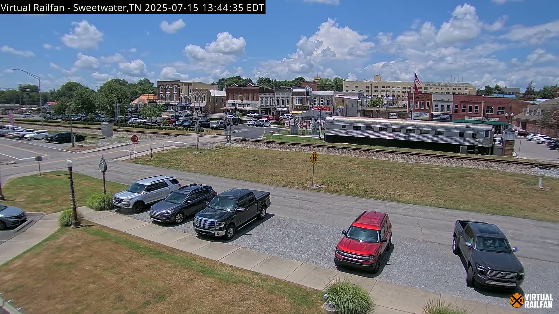 Sweetwater City & Railroad/Traincar Live Cam - Sweetwater, Monroe, Tennessee, USA | Virtual Railfan  LIVE ! 2025-03-15 15:33