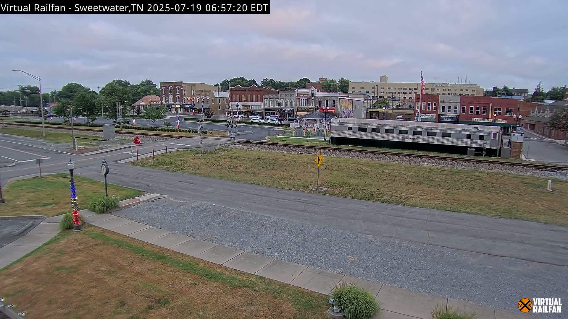 Sweetwater City & Railroad/Traincar Live Cam - Sweetwater, Monroe, Tennessee, USA | Virtual Railfan  LIVE ! 2025-03-15 15:33
