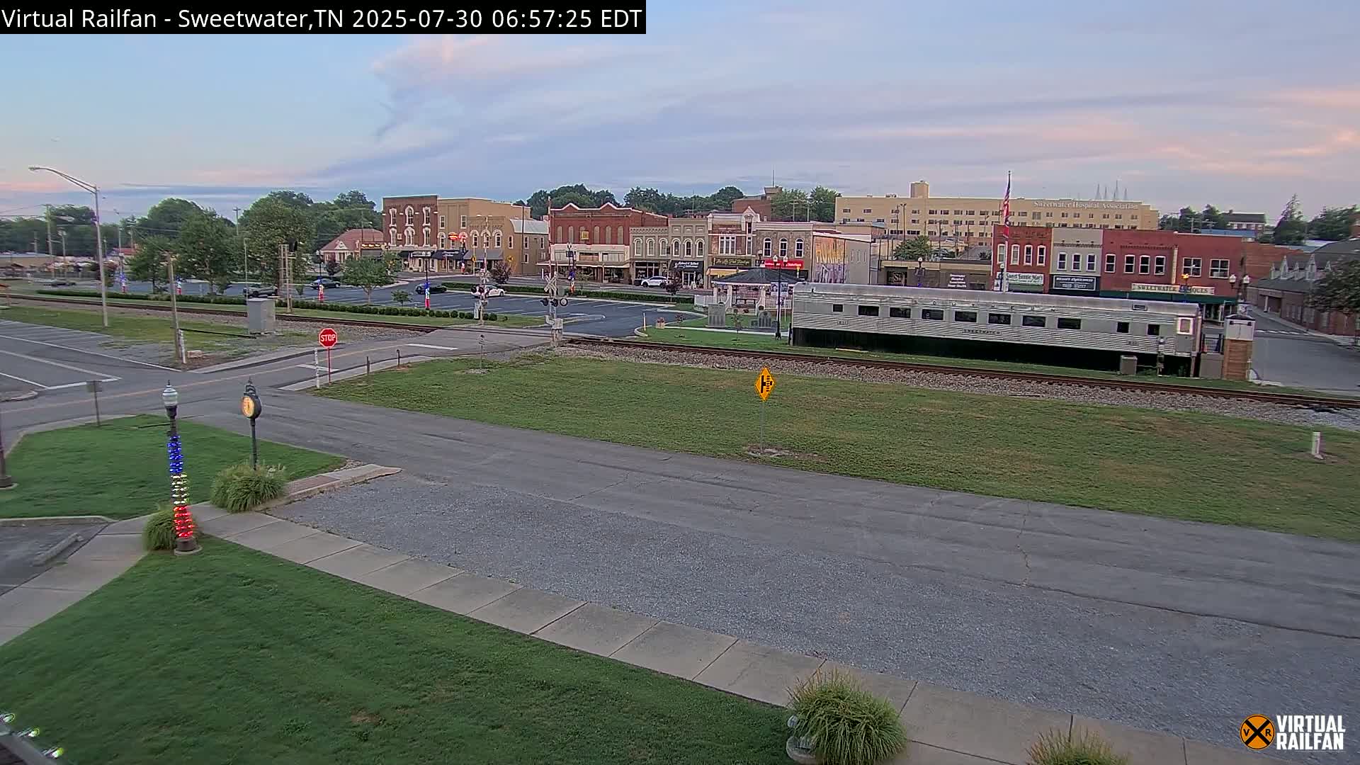 Sweetwater City & Railroad/Traincar Live Cam - Sweetwater, Monroe, Tennessee, USA | Virtual Railfan  LIVE ! 2025-03-15 15:33