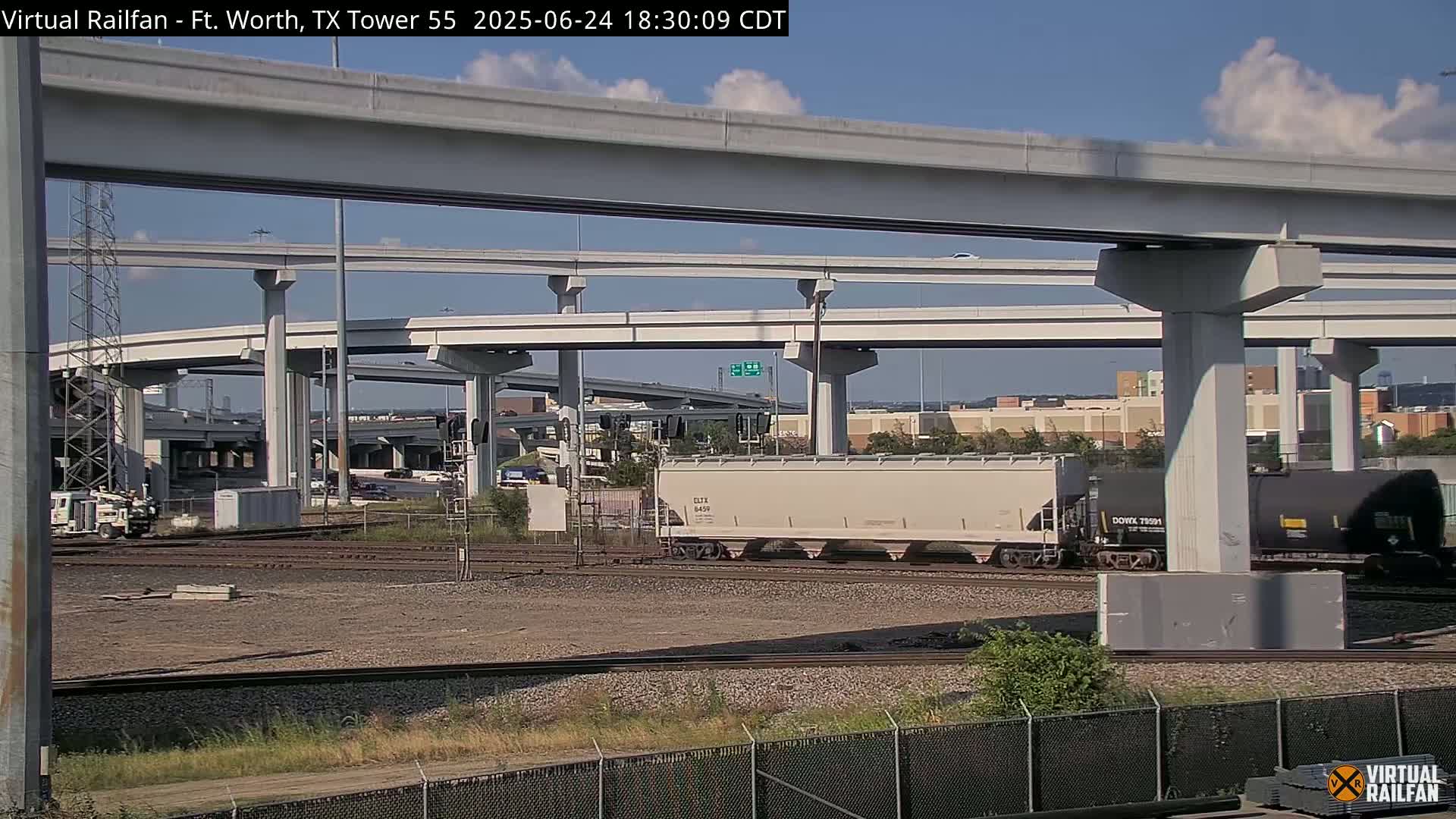 Fort Worth/Tower 55 Diamond Railroad Crossing Live Cam - Forth Worth, Tarrant ,Texas, USA 