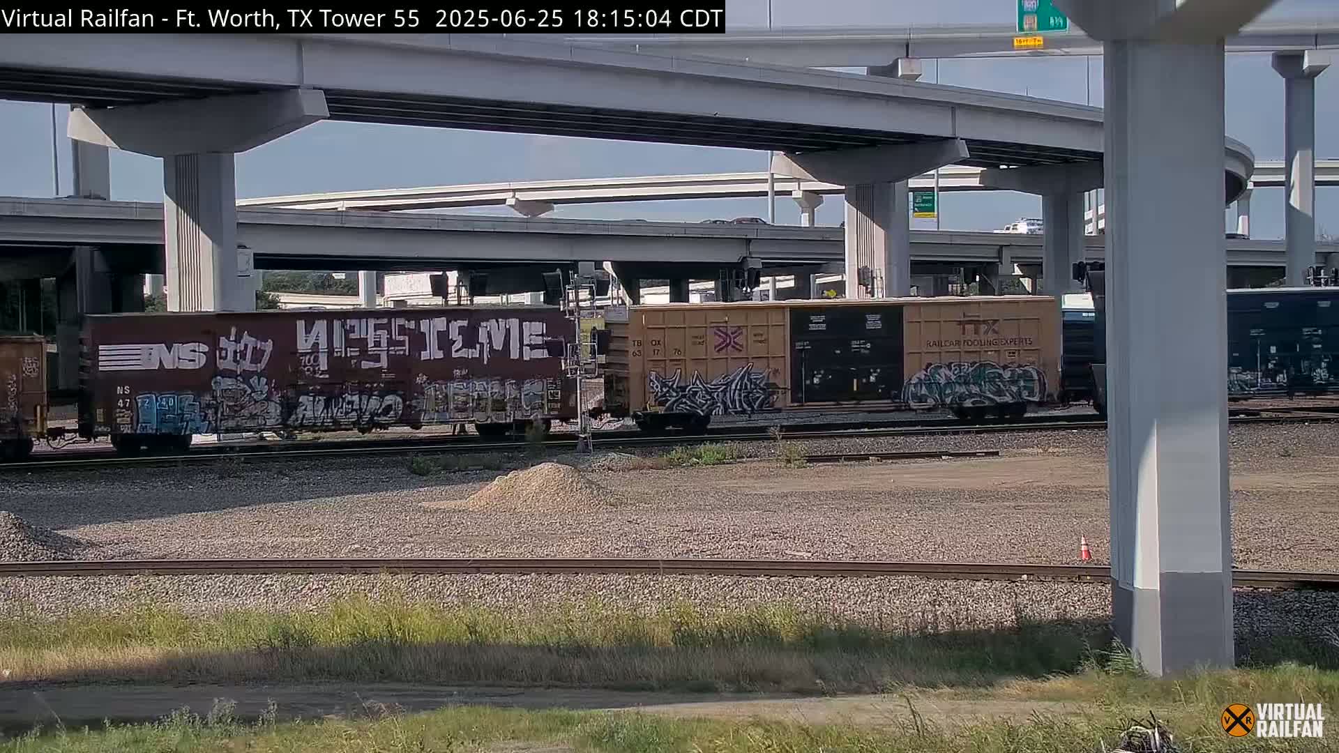 Fort Worth/Tower 55 Diamond Railroad Crossing Live Cam - Forth Worth, Tarrant ,Texas, USA 