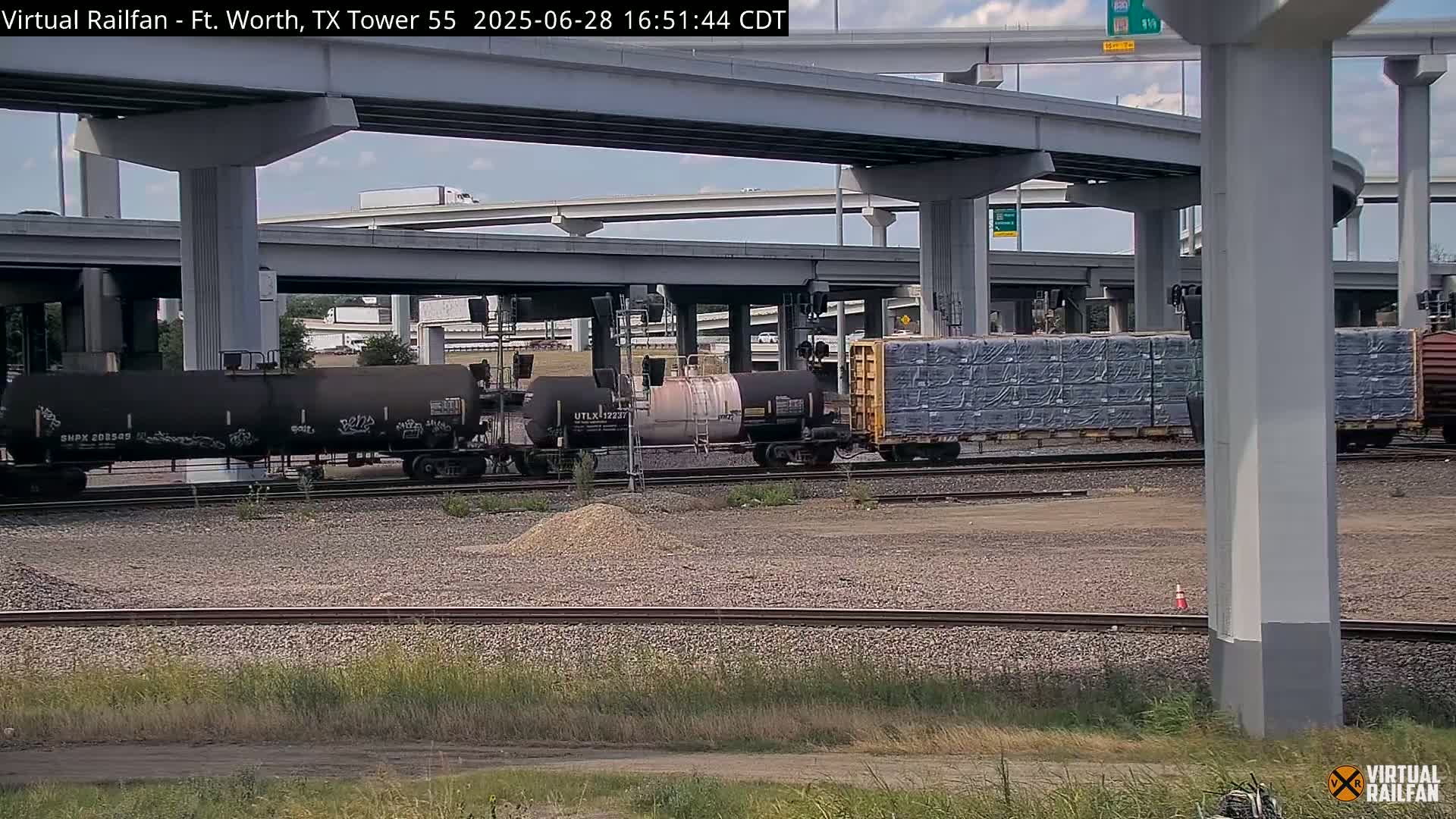 Fort Worth/Tower 55 Diamond Railroad Crossing Live Cam - Forth Worth, Tarrant ,Texas, USA 