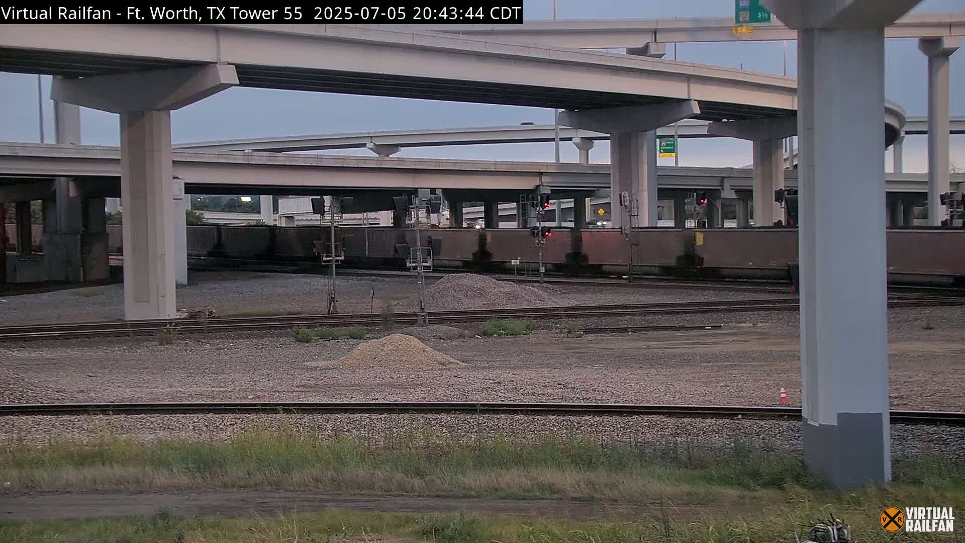 Fort Worth/Tower 55 Diamond Railroad Crossing Live Cam - Forth Worth, Tarrant ,Texas, USA 