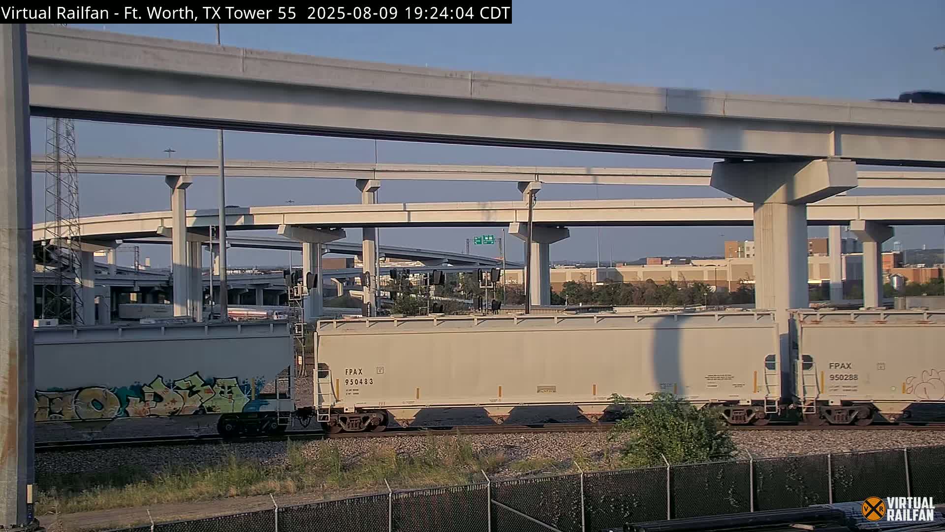 Fort Worth/Tower 55 Diamond Railroad Crossing Live Cam - Forth Worth, Tarrant ,Texas, USA 