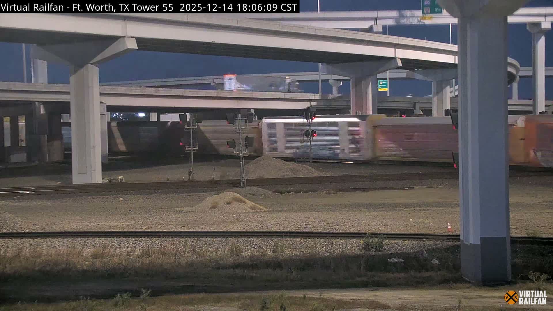 Fort Worth/Tower 55 Diamond Railroad Crossing Live Cam - Forth Worth, Tarrant ,Texas, USA 