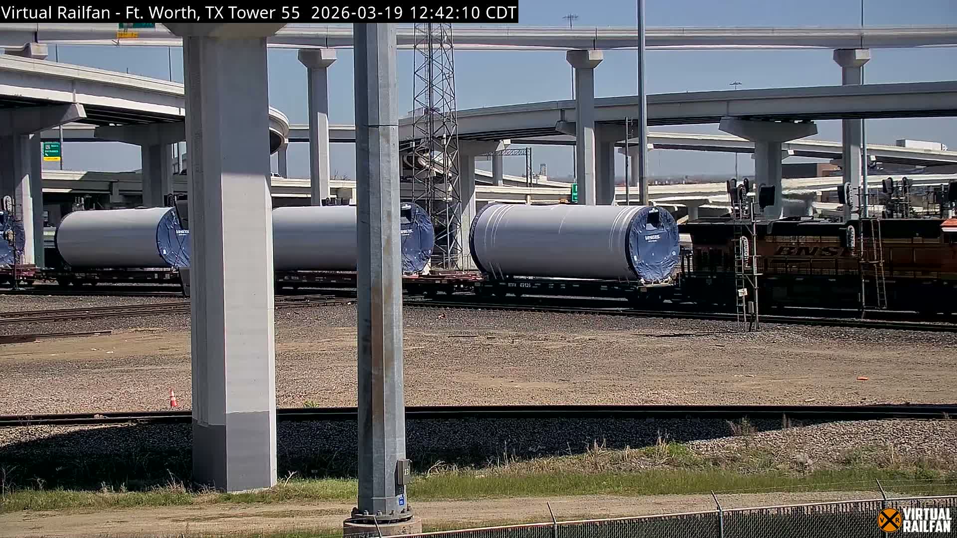 Fort Worth/Tower 55 Diamond Railroad Crossing Live Cam - Forth Worth, Tarrant ,Texas, USA 
