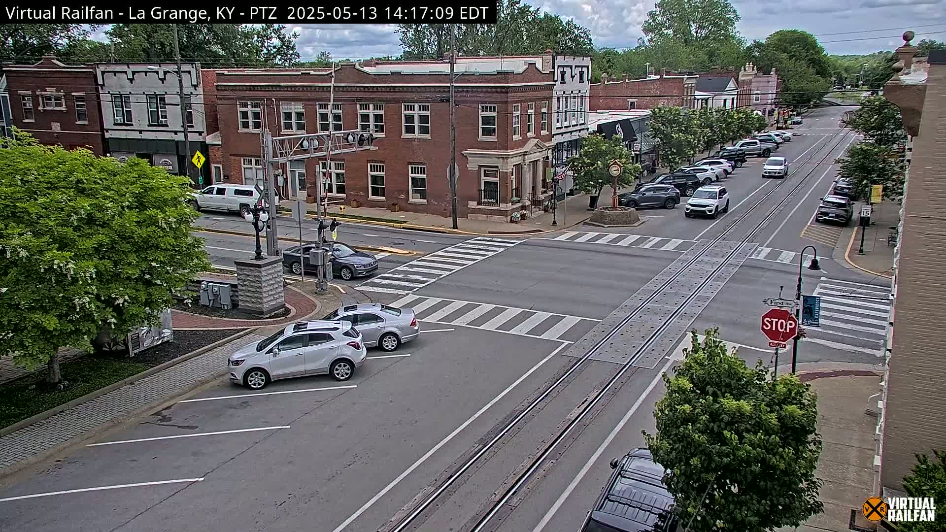 La Grange City & Railroad Crossing Live Cam - La Grange, Oldham, Kentucky, USA