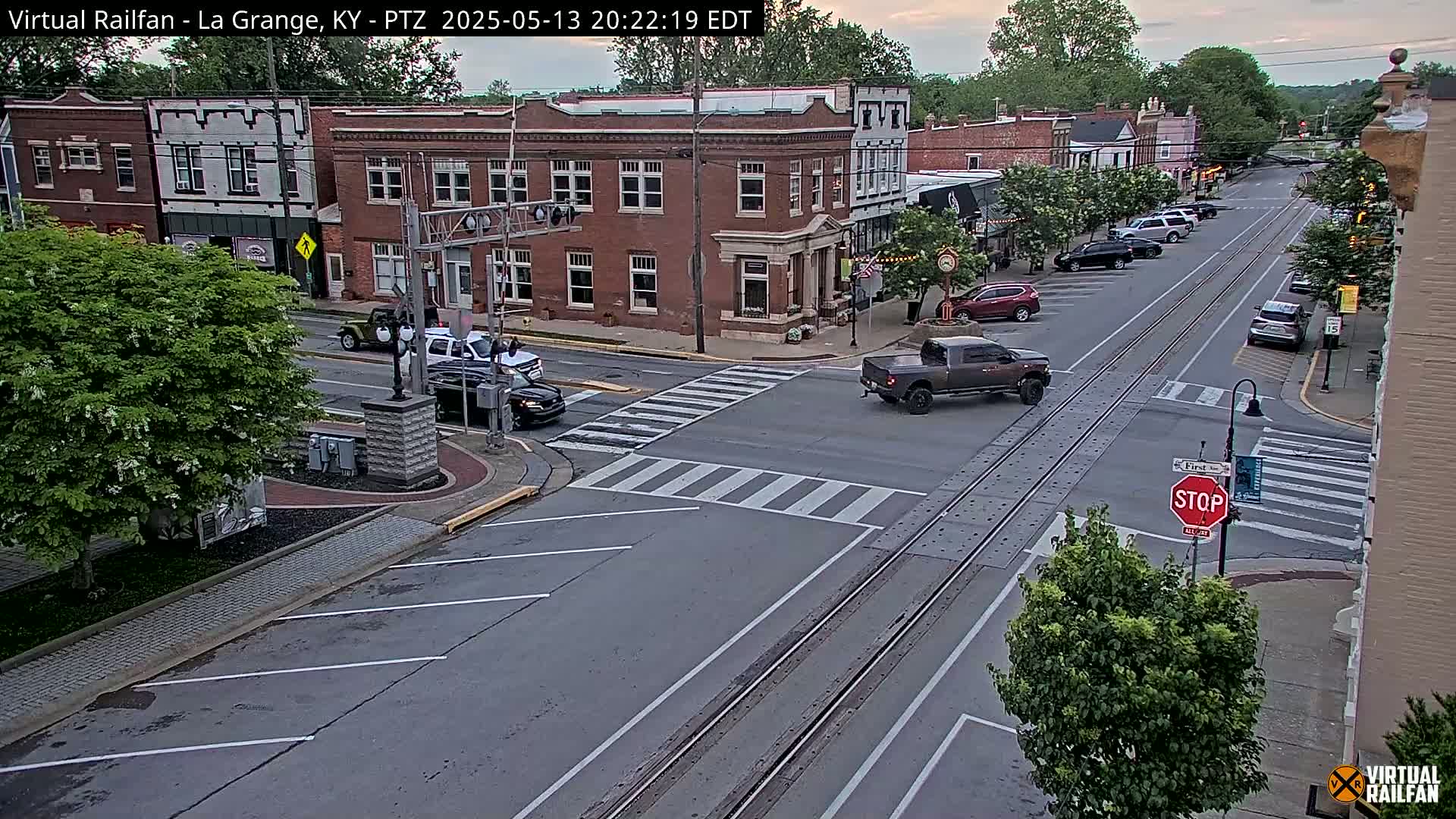 La Grange City & Railroad Crossing Live Cam - La Grange, Oldham, Kentucky, USA