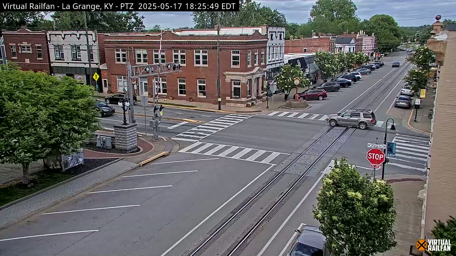 La Grange City & Railroad Crossing Live Cam - La Grange, Oldham, Kentucky, USA