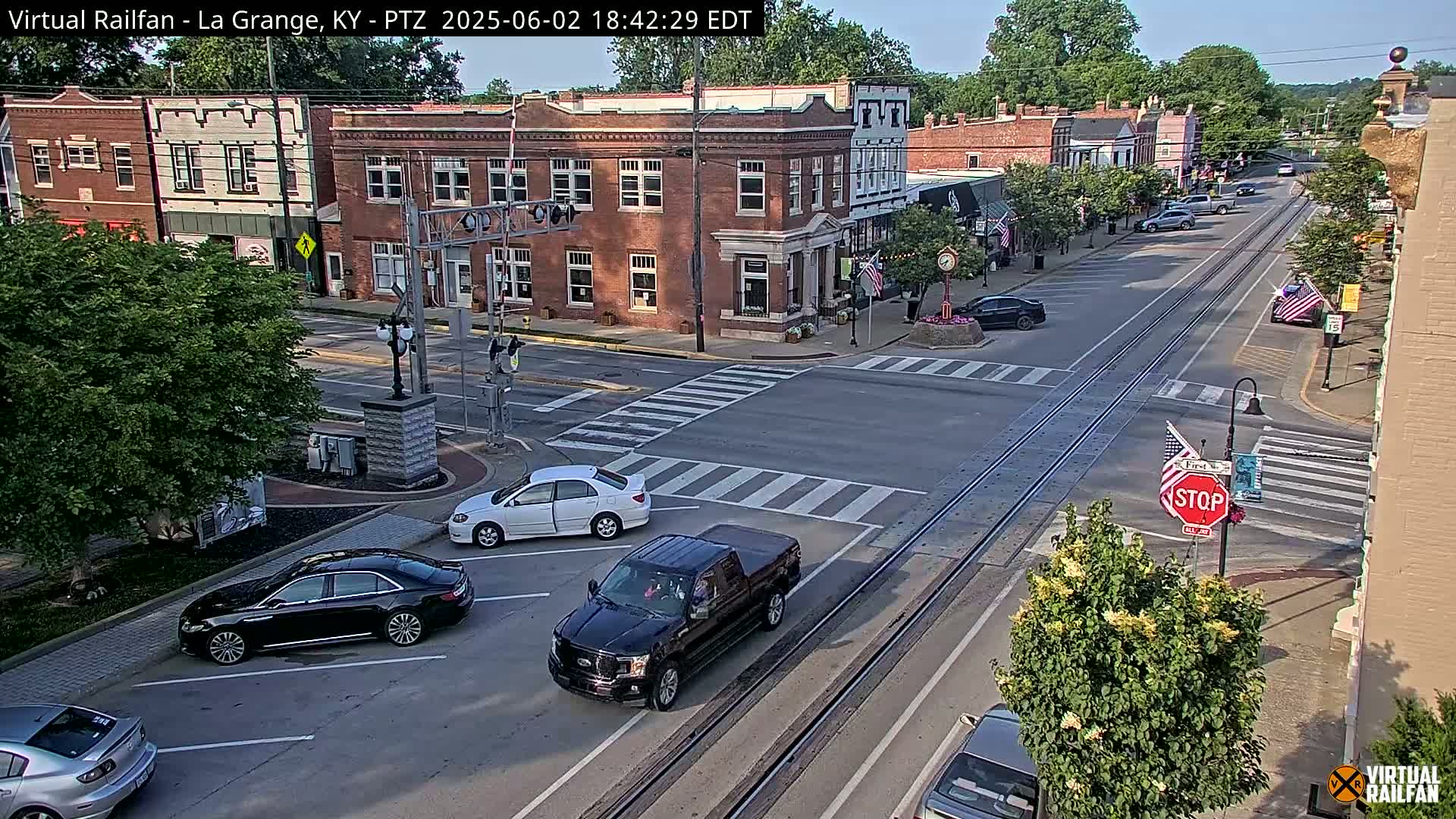 La Grange City & Railroad Crossing Live Cam - La Grange, Oldham, Kentucky, USA