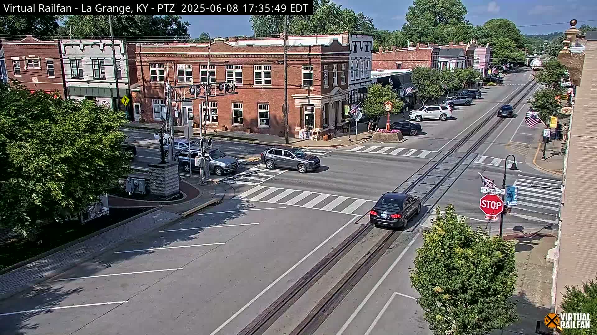 La Grange City & Railroad Crossing Live Cam - La Grange, Oldham, Kentucky, USA