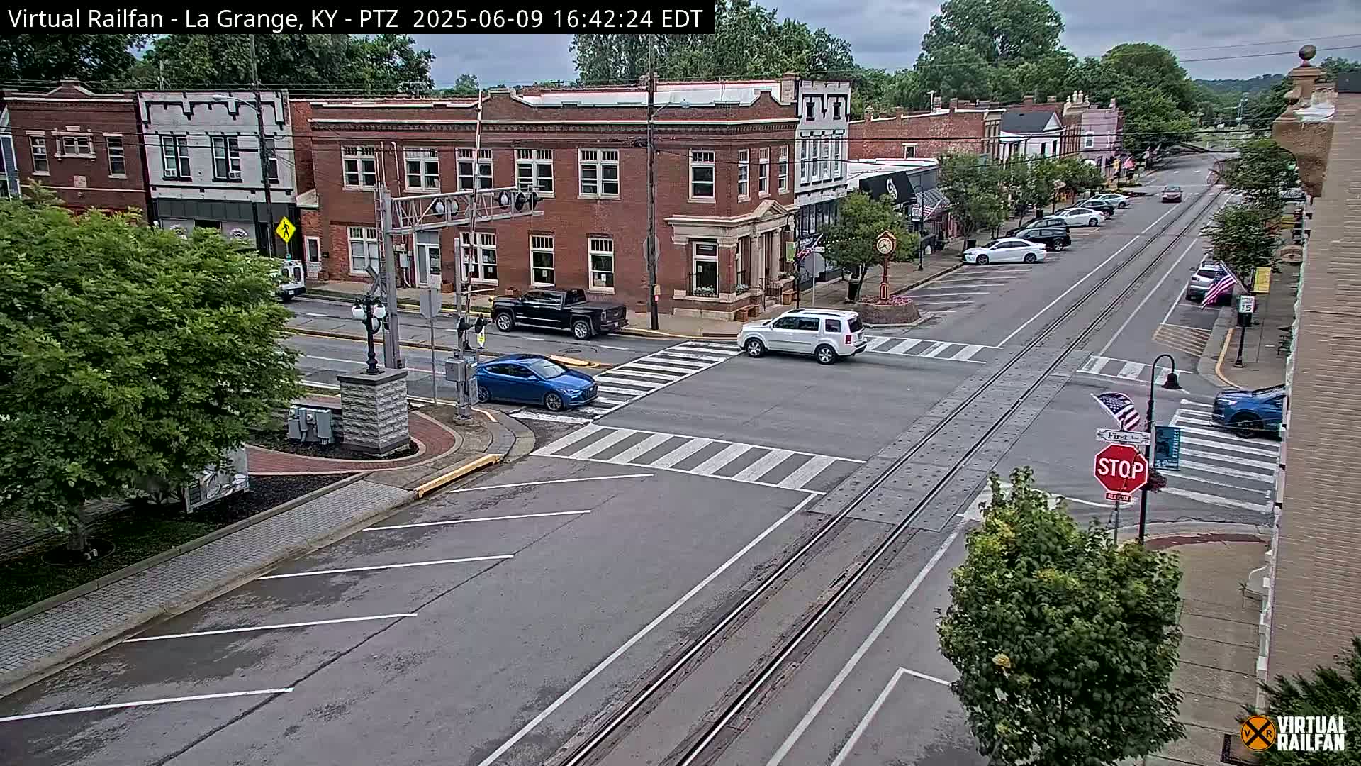 La Grange City & Railroad Crossing Live Cam - La Grange, Oldham, Kentucky, USA