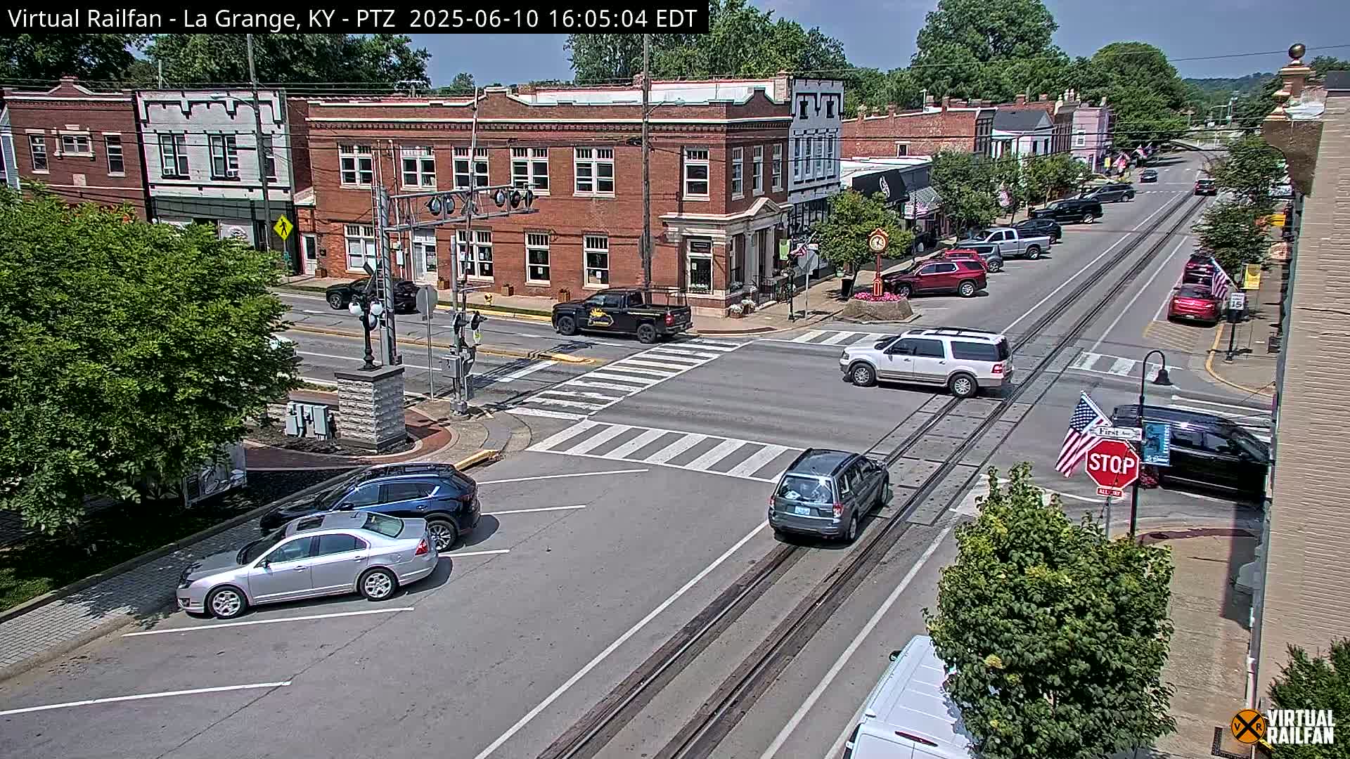 La Grange City & Railroad Crossing Live Cam - La Grange, Oldham, Kentucky, USA