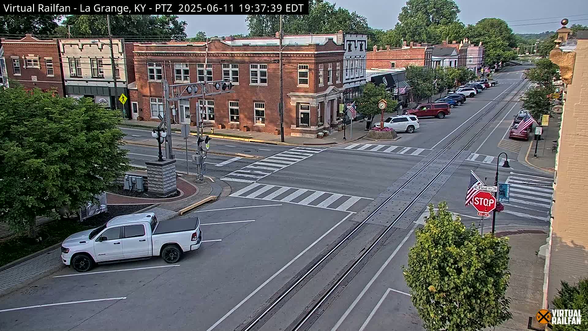 La Grange City & Railroad Crossing Live Cam - La Grange, Oldham, Kentucky, USA