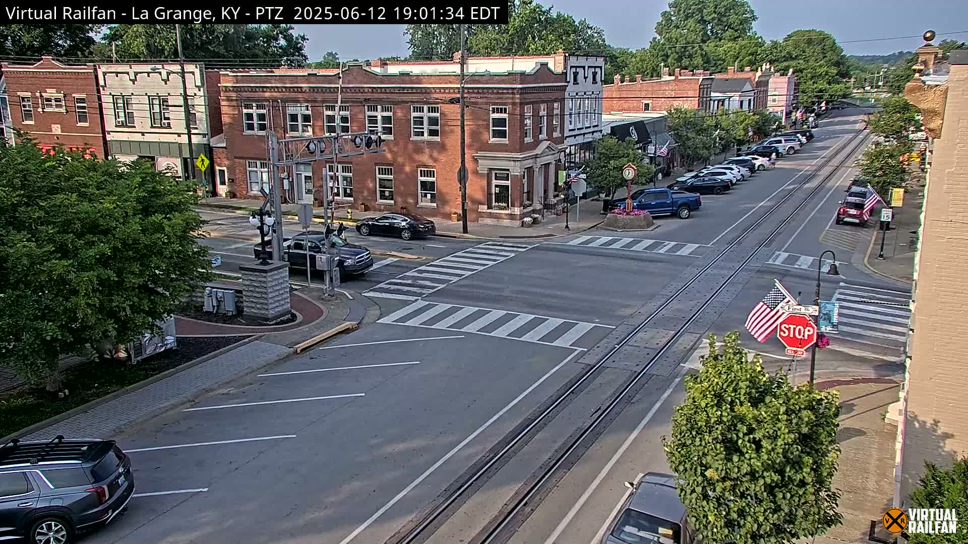 La Grange City & Railroad Crossing Live Cam - La Grange, Oldham, Kentucky, USA