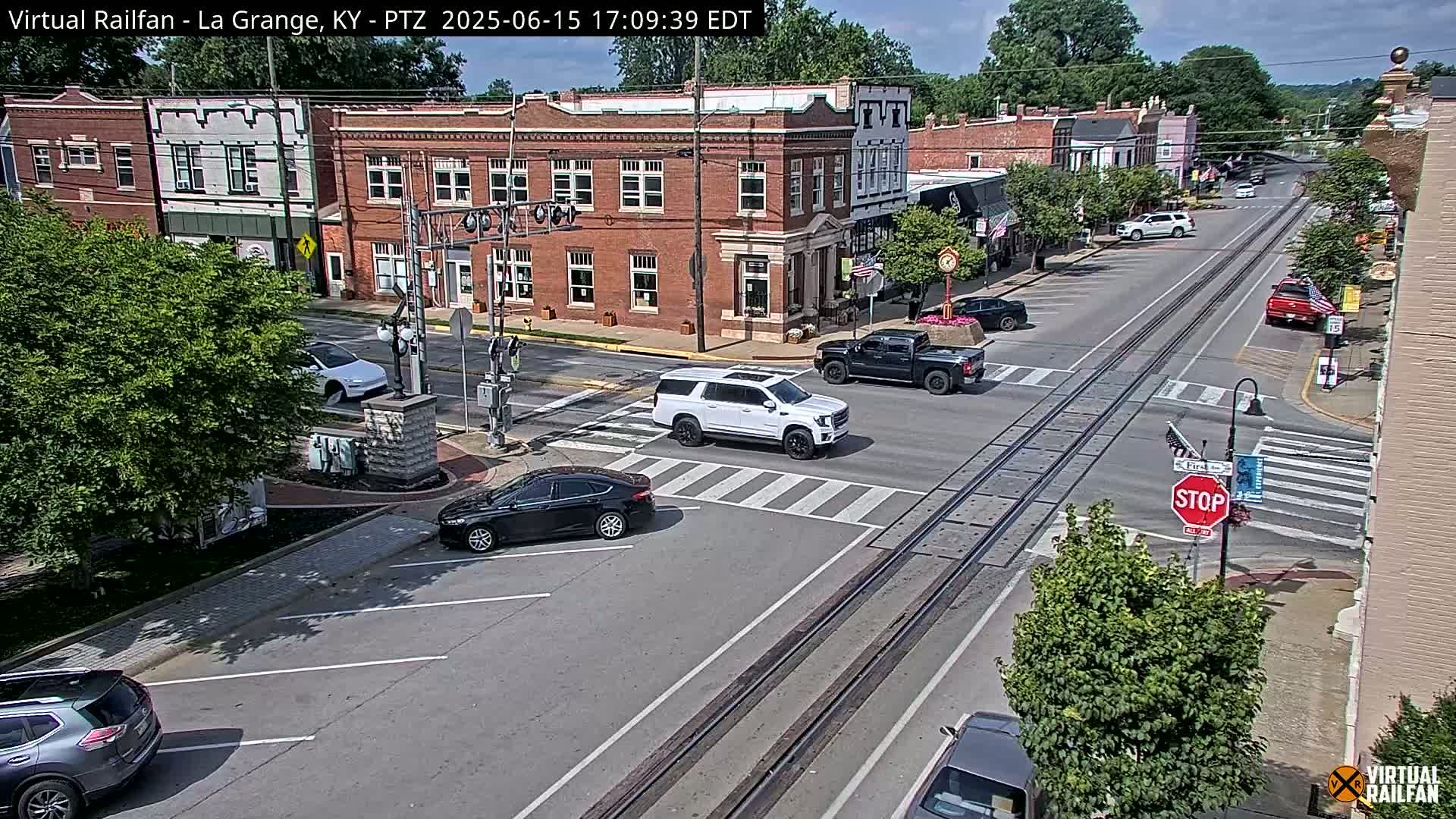 La Grange City & Railroad Crossing Live Cam - La Grange, Oldham, Kentucky, USA