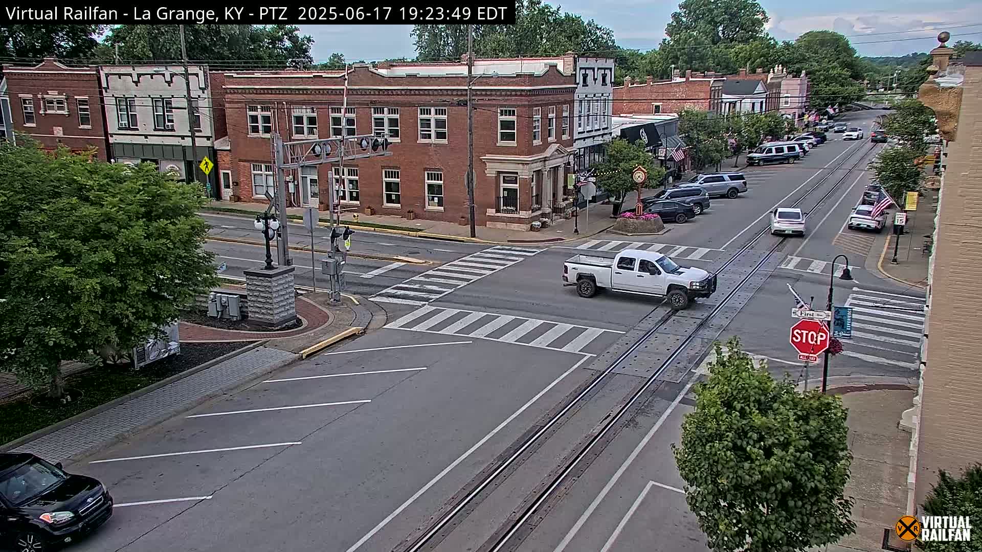 La Grange City & Railroad Crossing Live Cam - La Grange, Oldham, Kentucky, USA