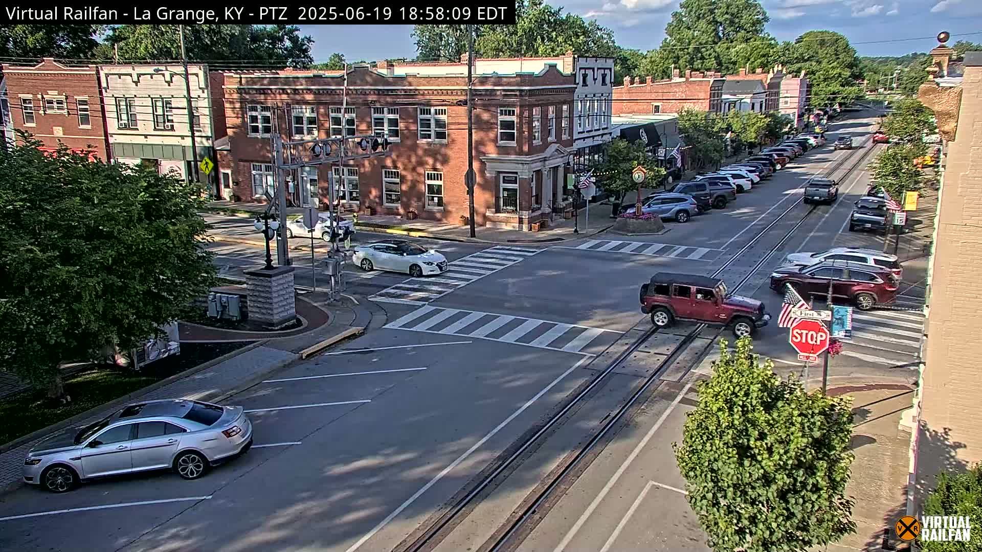 La Grange City & Railroad Crossing Live Cam - La Grange, Oldham, Kentucky, USA