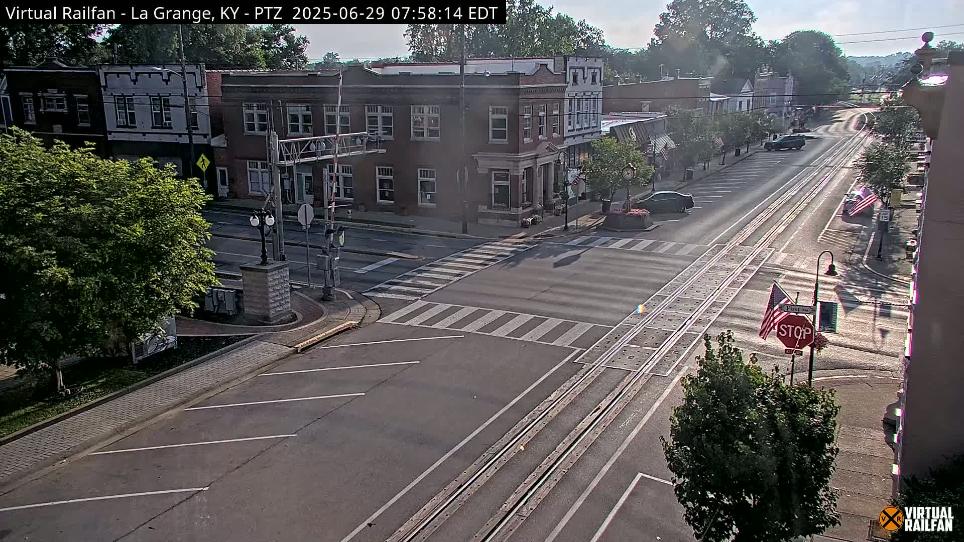 La Grange City & Railroad Crossing Live Cam - La Grange, Oldham, Kentucky, USA