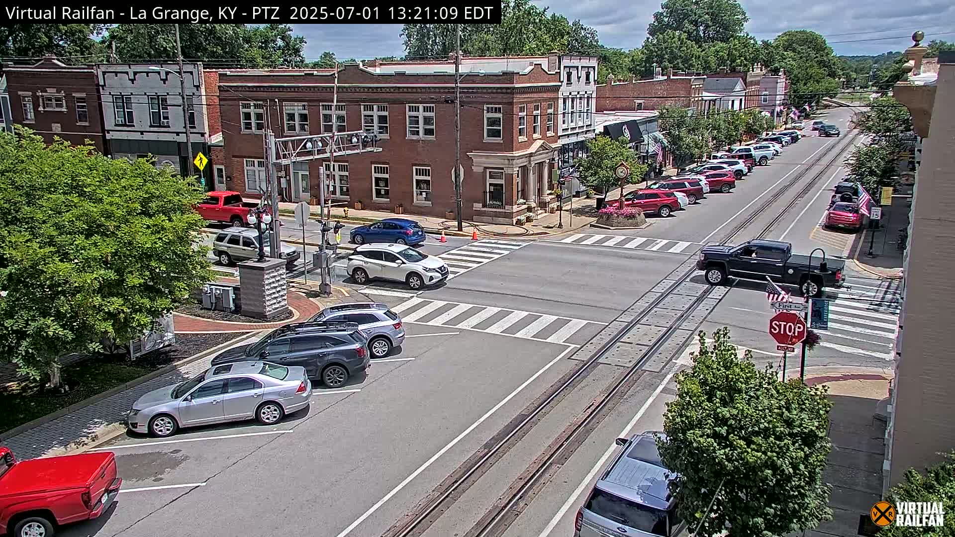 La Grange City & Railroad Crossing Live Cam - La Grange, Oldham, Kentucky, USA