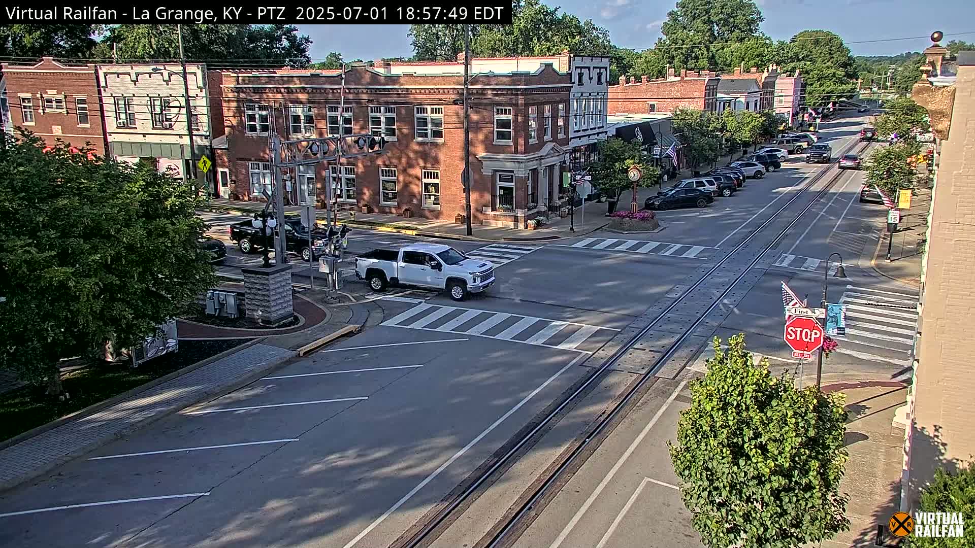 La Grange City & Railroad Crossing Live Cam - La Grange, Oldham, Kentucky, USA