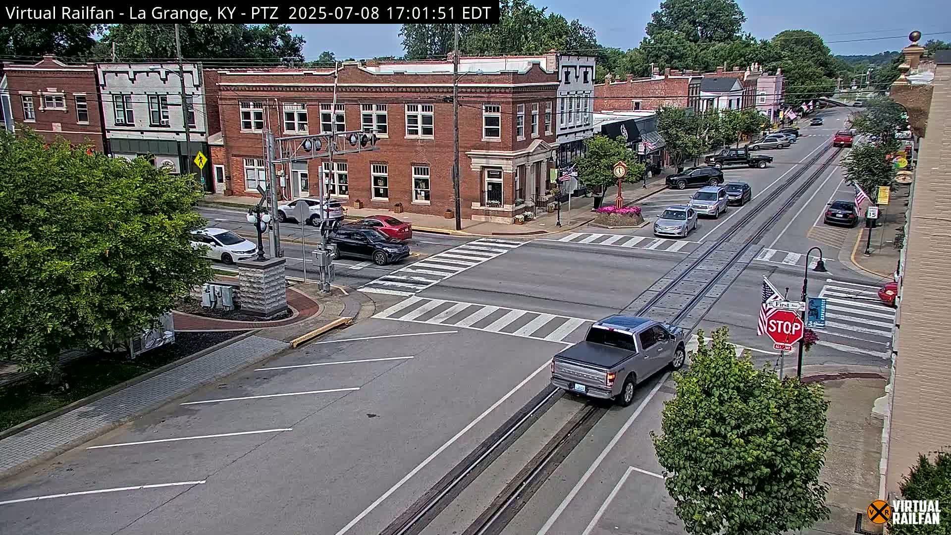 La Grange City & Railroad Crossing Live Cam - La Grange, Oldham, Kentucky, USA