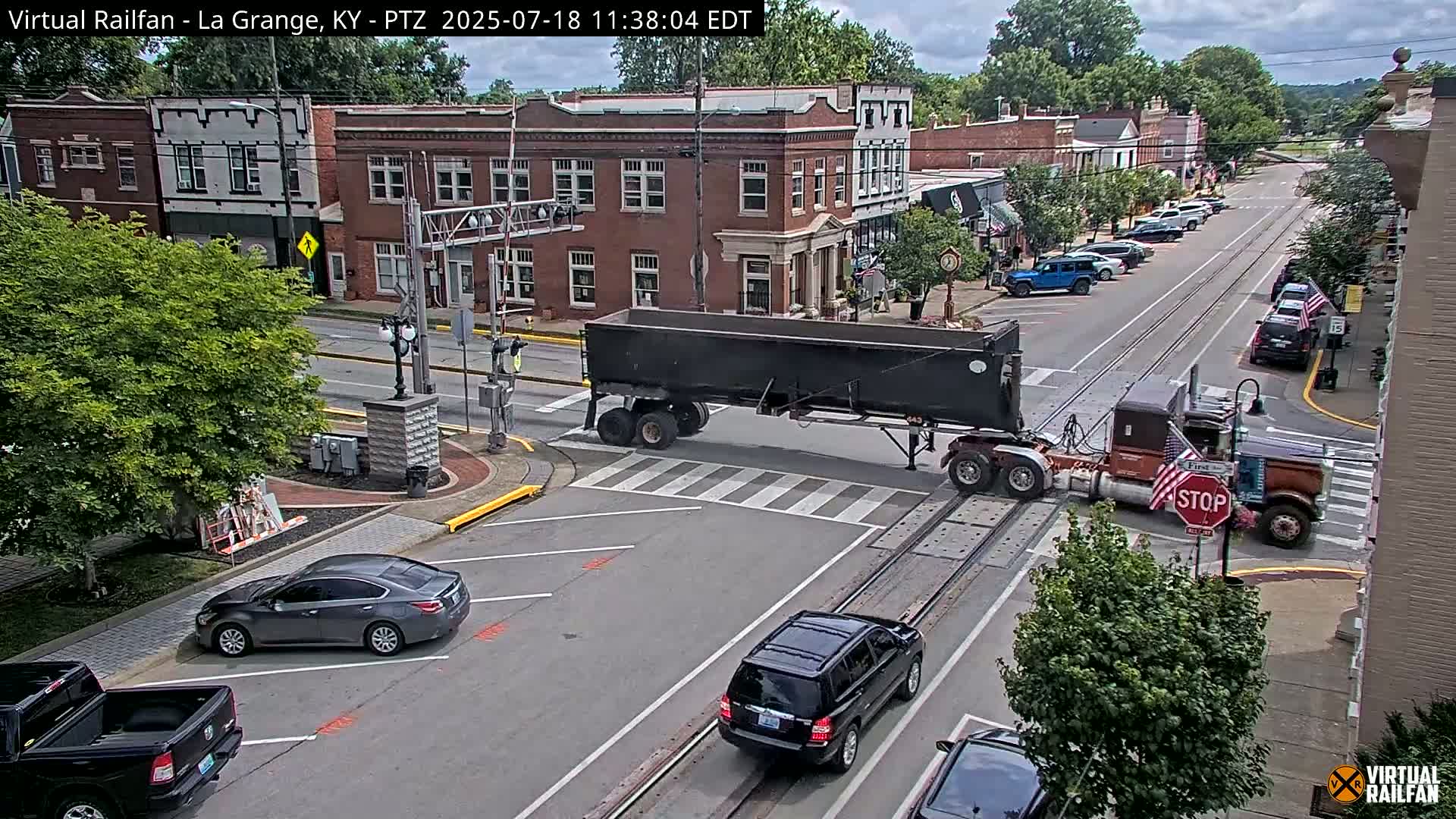 La Grange City & Railroad Crossing Live Cam - La Grange, Oldham, Kentucky, USA