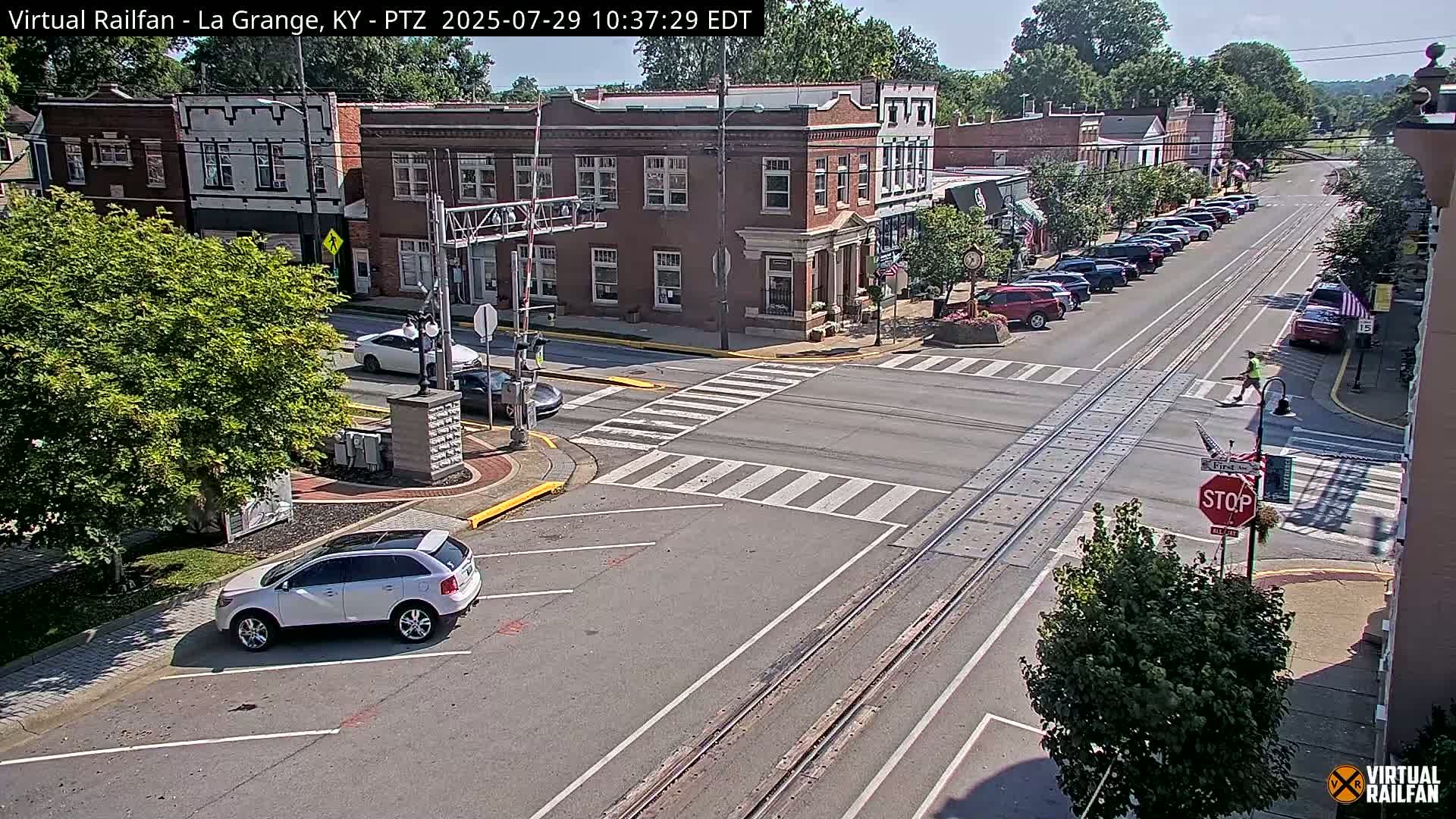 La Grange City & Railroad Crossing Live Cam - La Grange, Oldham, Kentucky, USA
