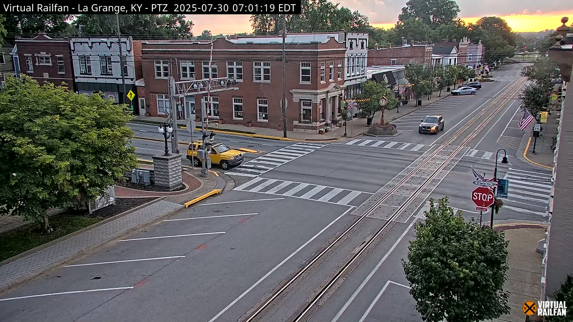 La Grange City & Railroad Crossing Live Cam - La Grange, Oldham, Kentucky, USA