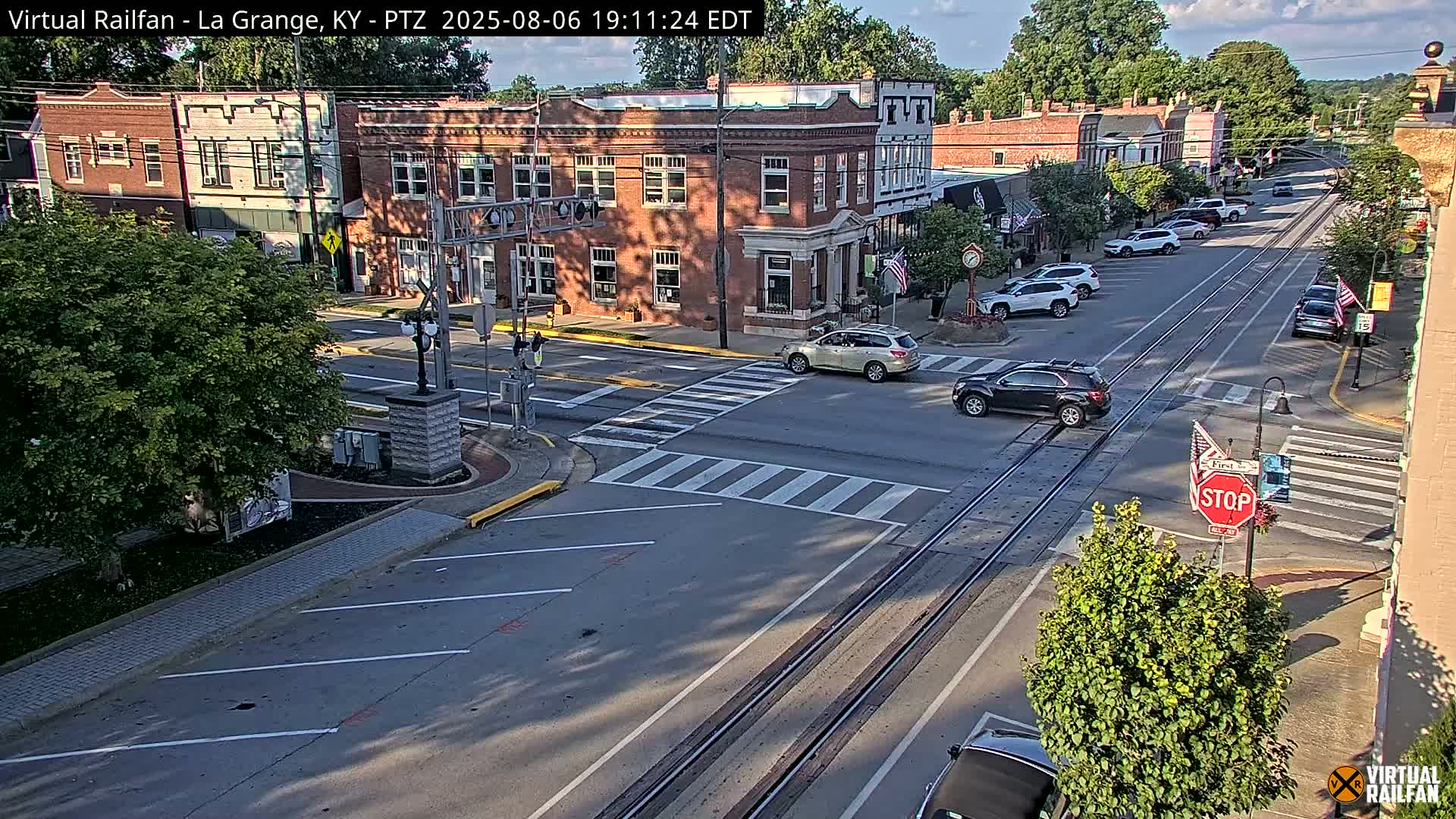 La Grange City & Railroad Crossing Live Cam - La Grange, Oldham, Kentucky, USA