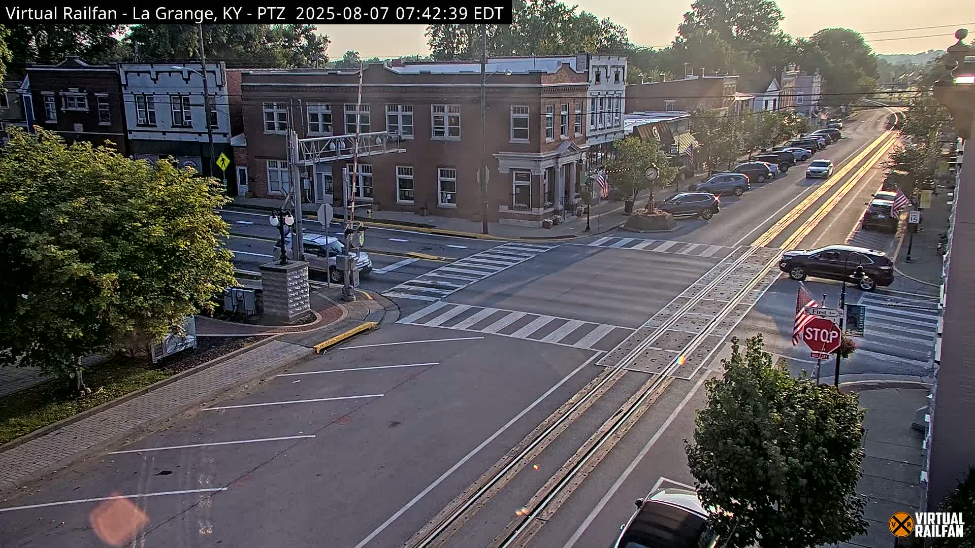 La Grange City & Railroad Crossing Live Cam - La Grange, Oldham, Kentucky, USA