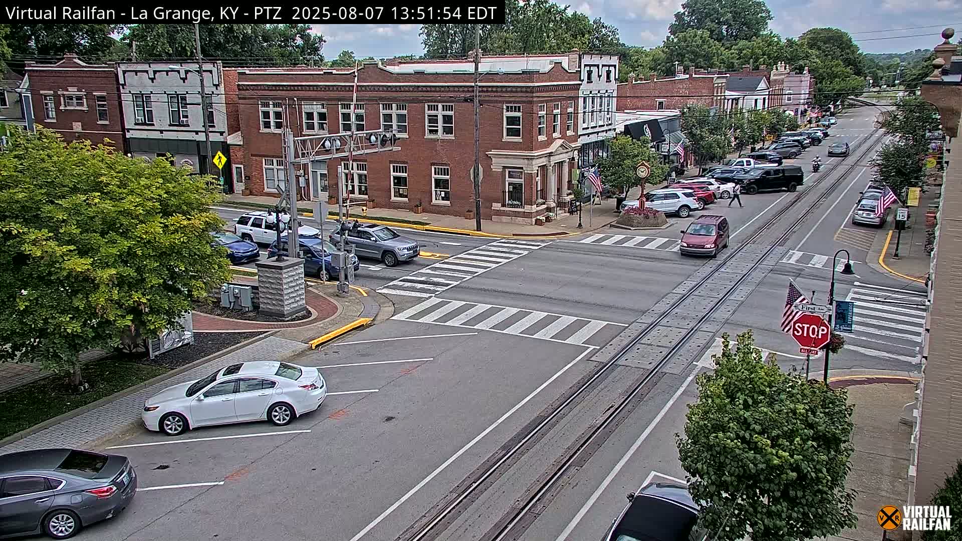 La Grange City & Railroad Crossing Live Cam - La Grange, Oldham, Kentucky, USA