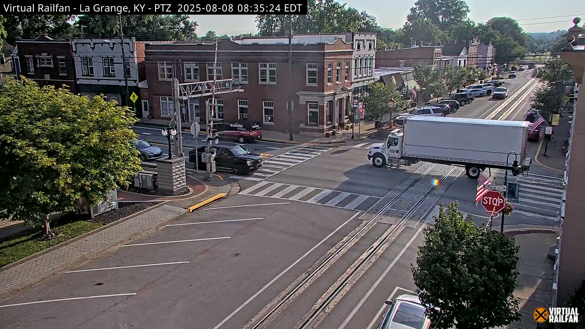 La Grange City & Railroad Crossing Live Cam - La Grange, Oldham, Kentucky, USA