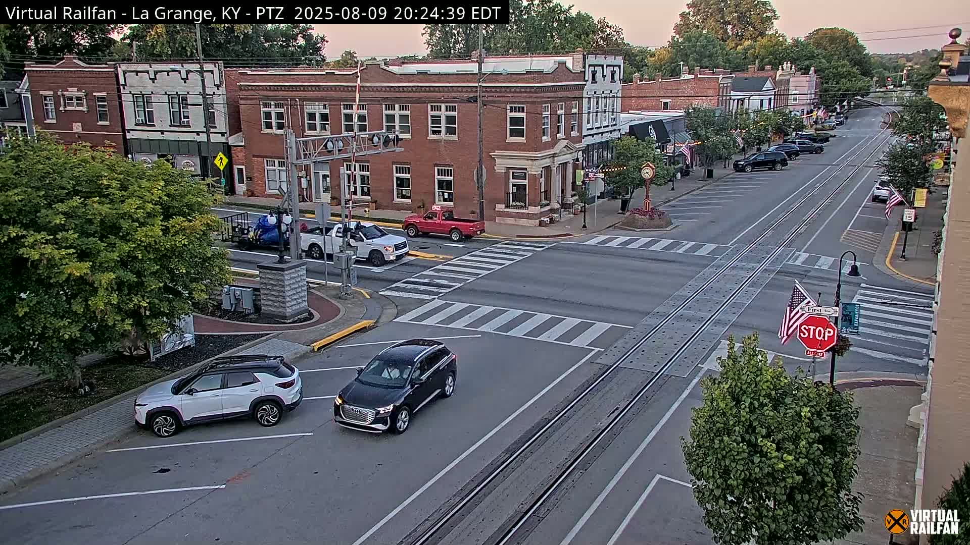 La Grange City & Railroad Crossing Live Cam - La Grange, Oldham, Kentucky, USA