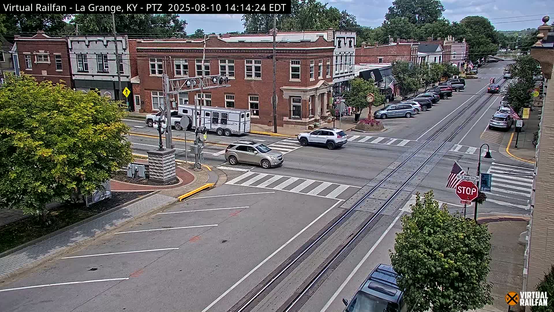 La Grange City & Railroad Crossing Live Cam - La Grange, Oldham, Kentucky, USA