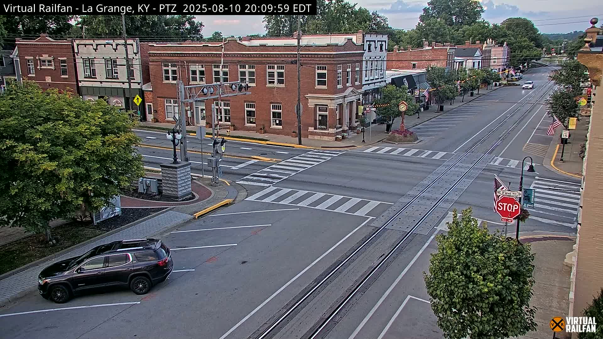 La Grange City & Railroad Crossing Live Cam - La Grange, Oldham, Kentucky, USA