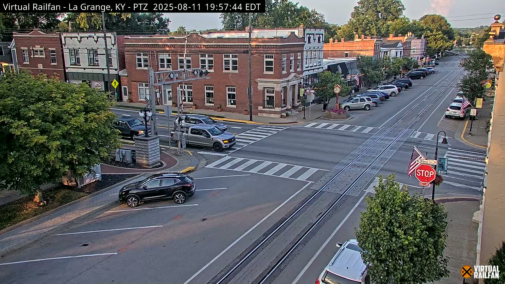 La Grange City & Railroad Crossing Live Cam - La Grange, Oldham, Kentucky, USA