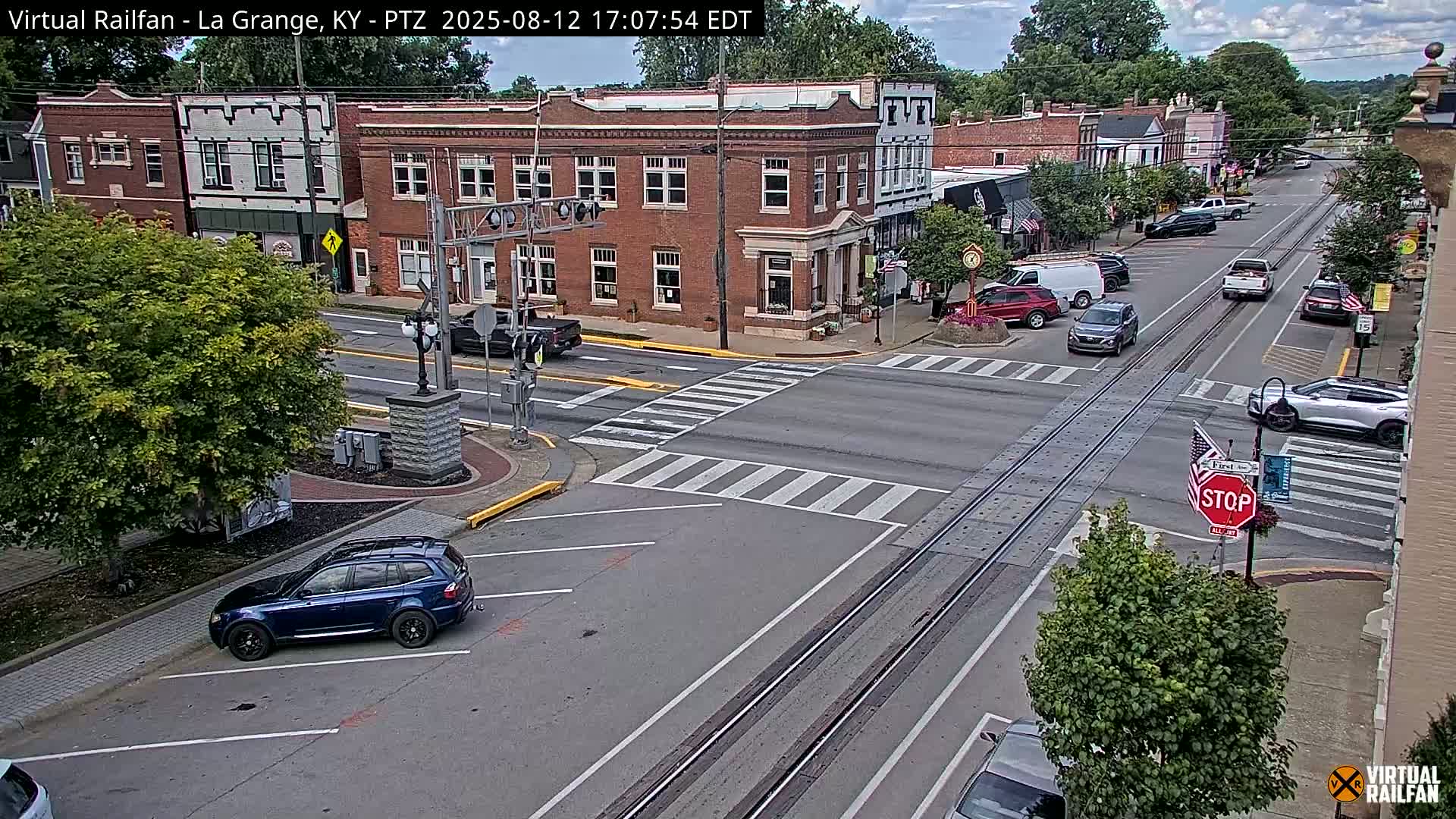 La Grange City & Railroad Crossing Live Cam - La Grange, Oldham, Kentucky, USA