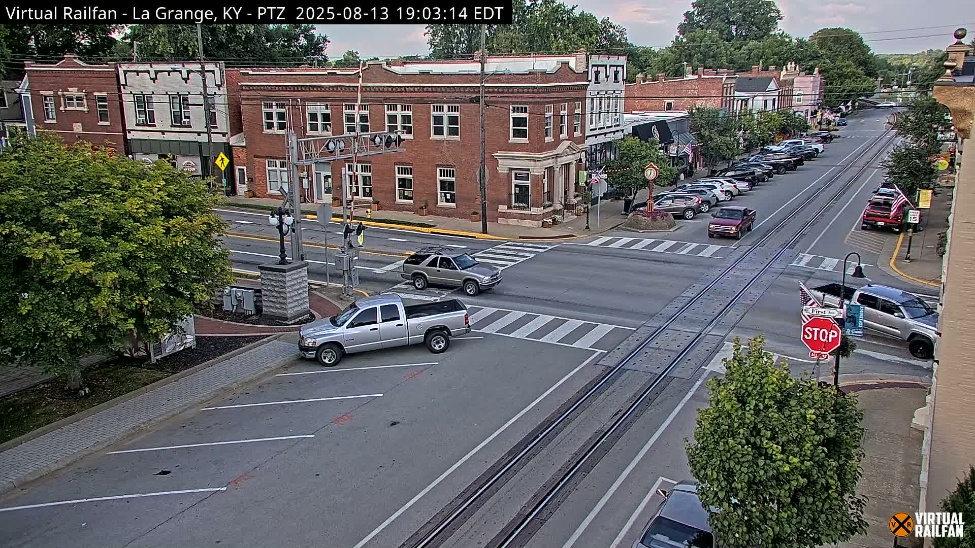 La Grange City & Railroad Crossing Live Cam - La Grange, Oldham, Kentucky, USA