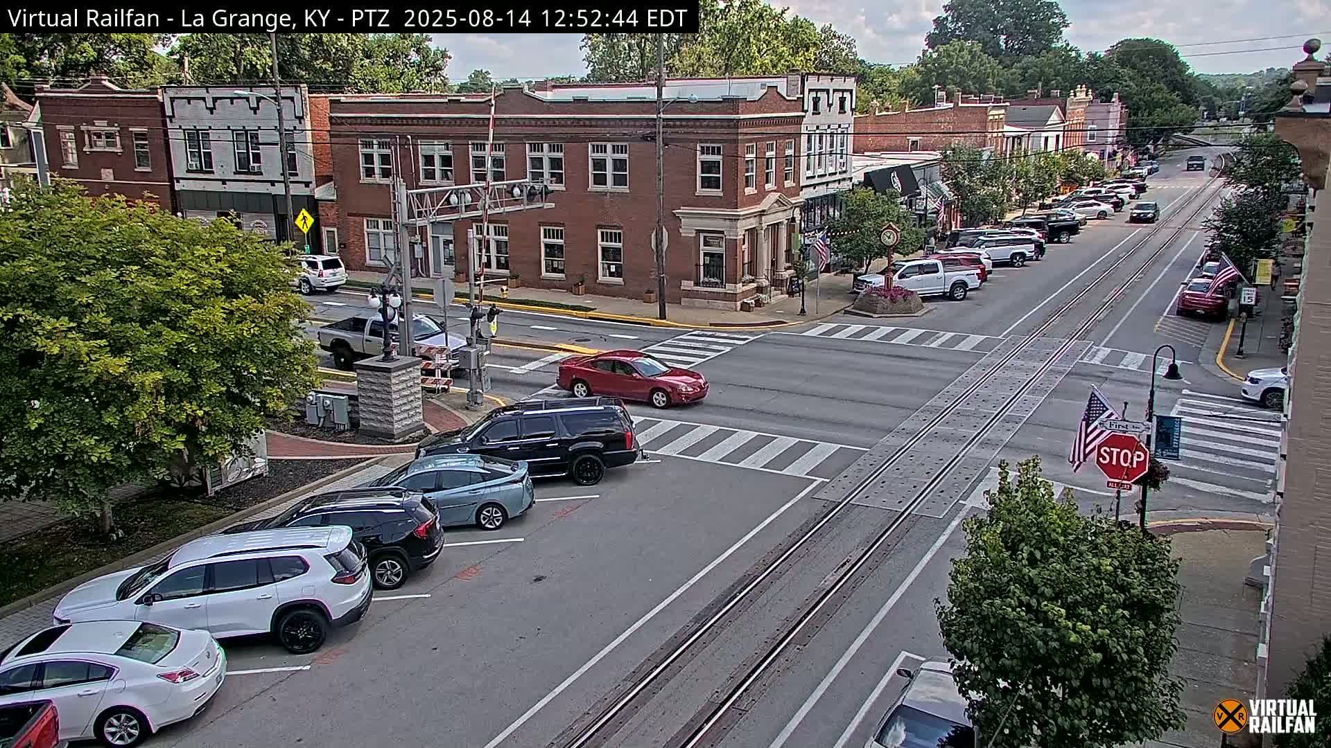 La Grange City & Railroad Crossing Live Cam - La Grange, Oldham, Kentucky, USA