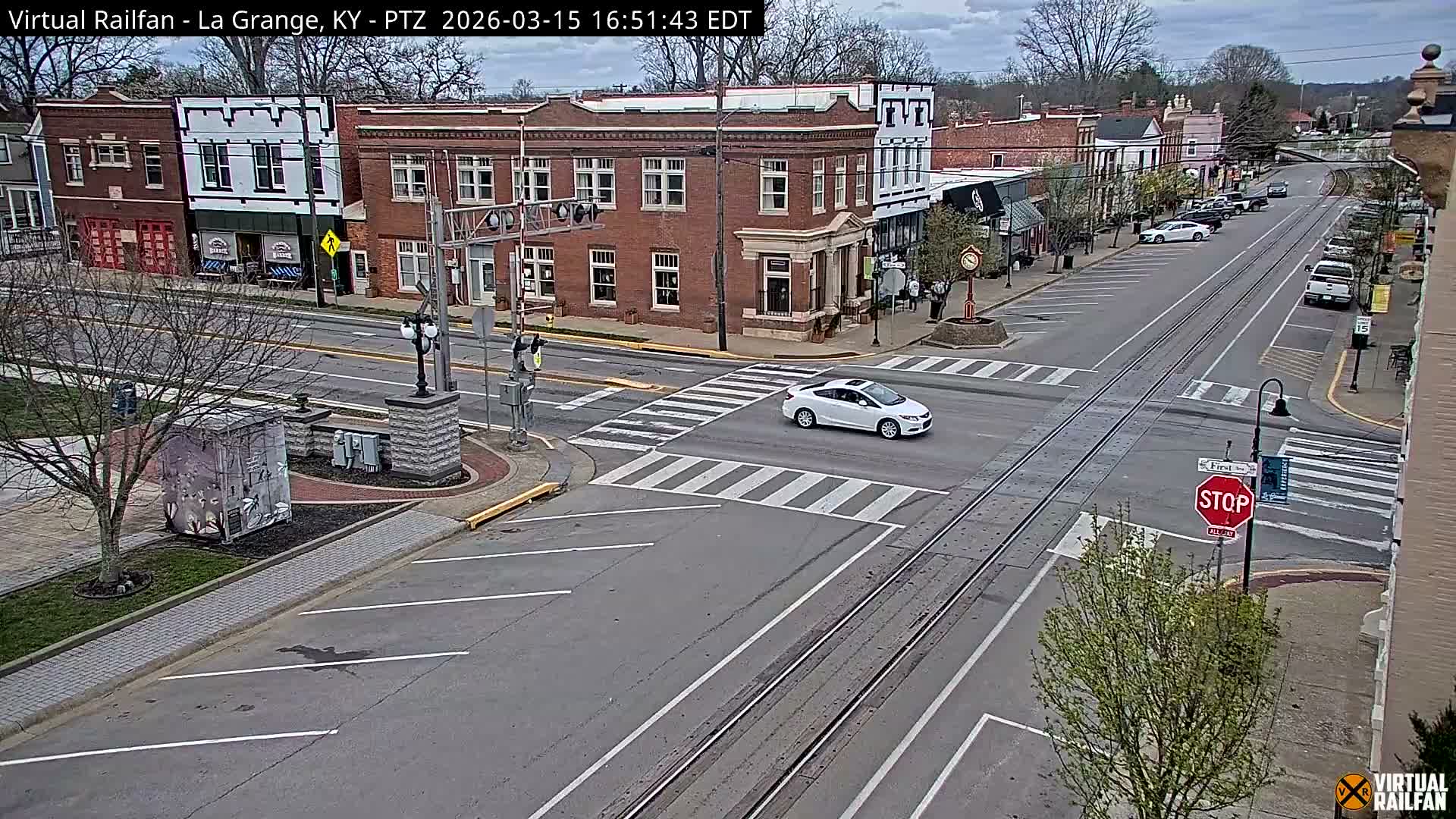 La Grange City & Railroad Crossing Live Cam - La Grange, Oldham, Kentucky, USA