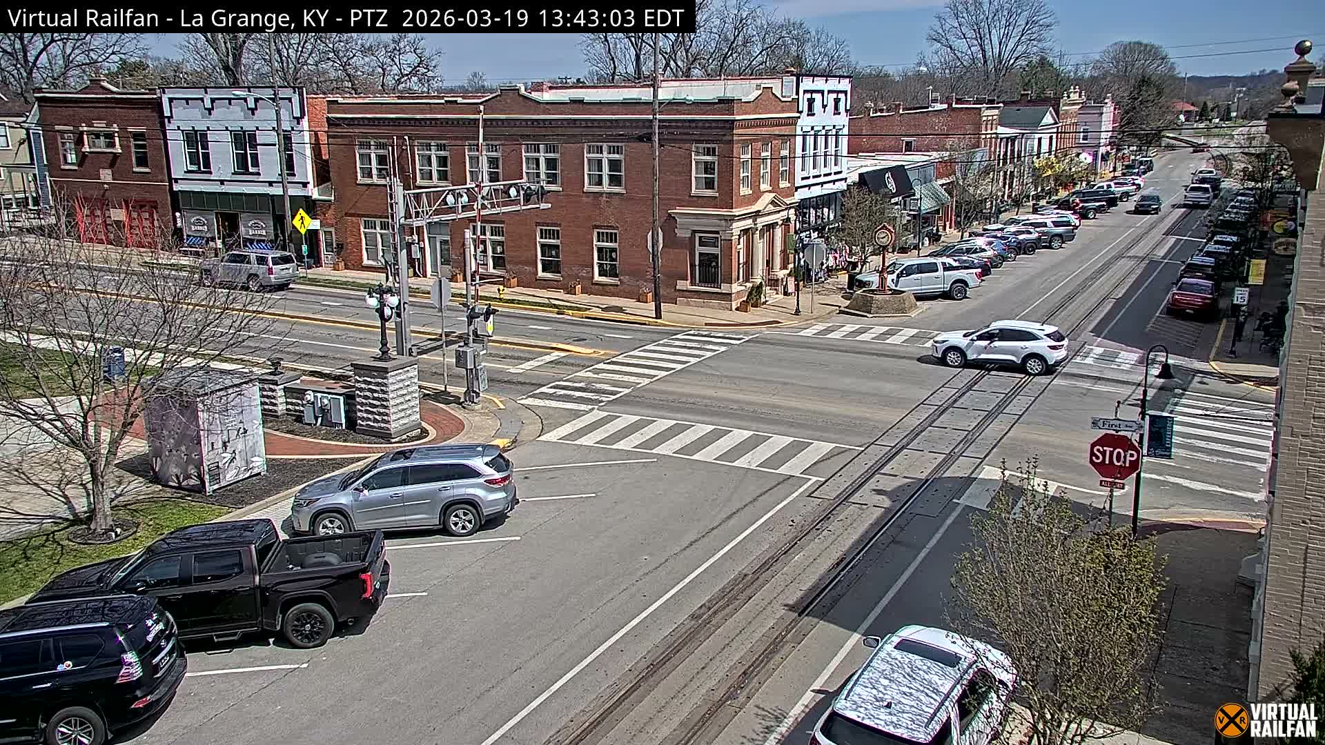 La Grange City & Railroad Crossing Live Cam - La Grange, Oldham, Kentucky, USA